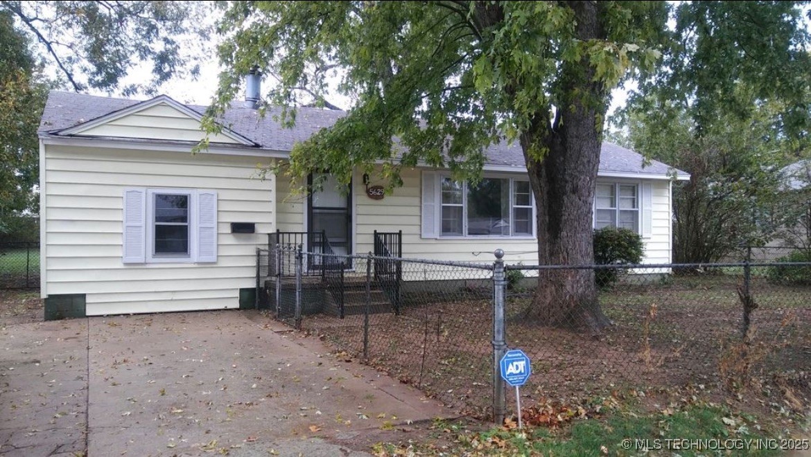 5629 W 3rd Street Property Photo 1