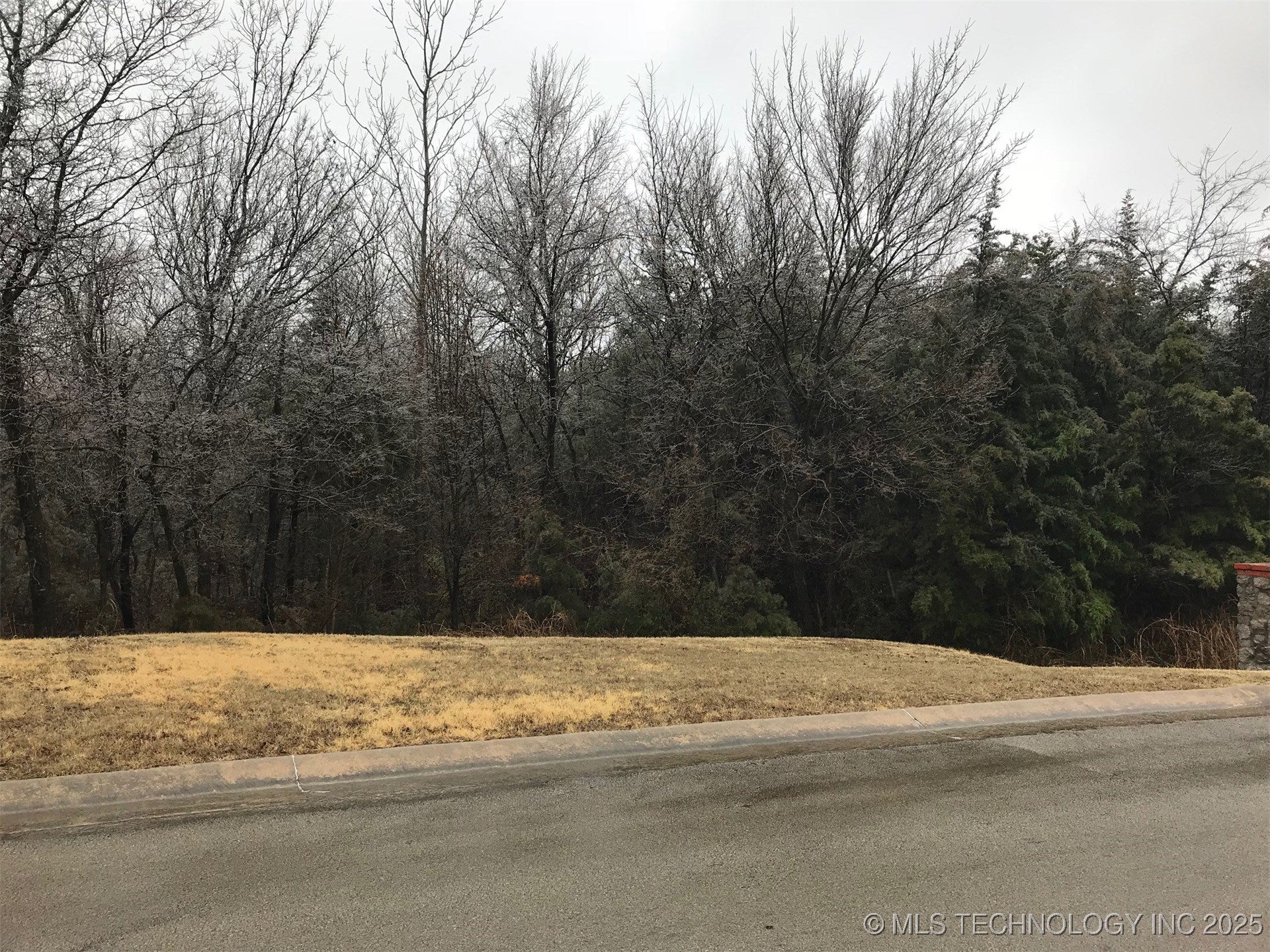 1952 Se Coventry Lane Property Photo 1