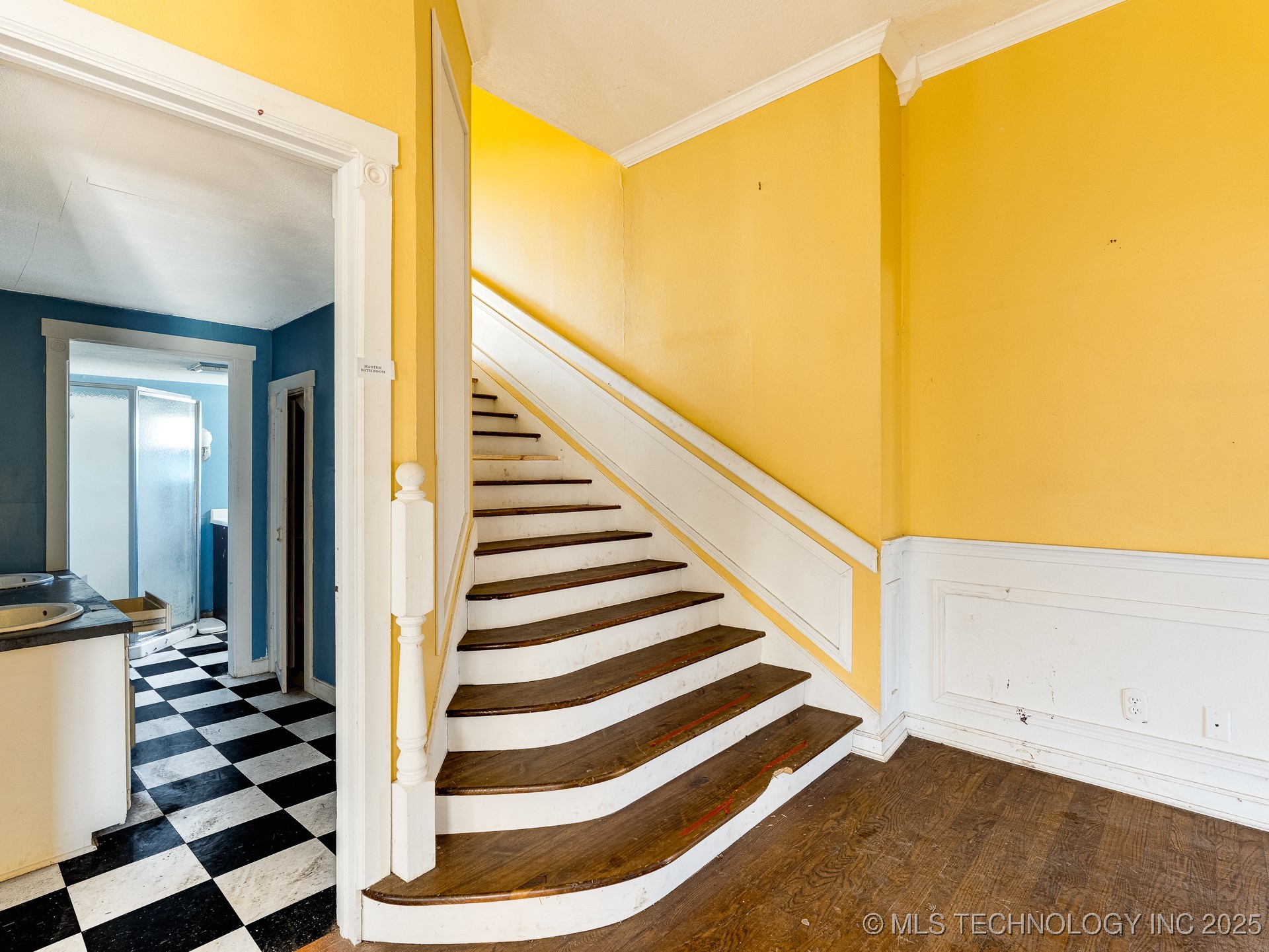 130 E 16th Street Property Photo 8