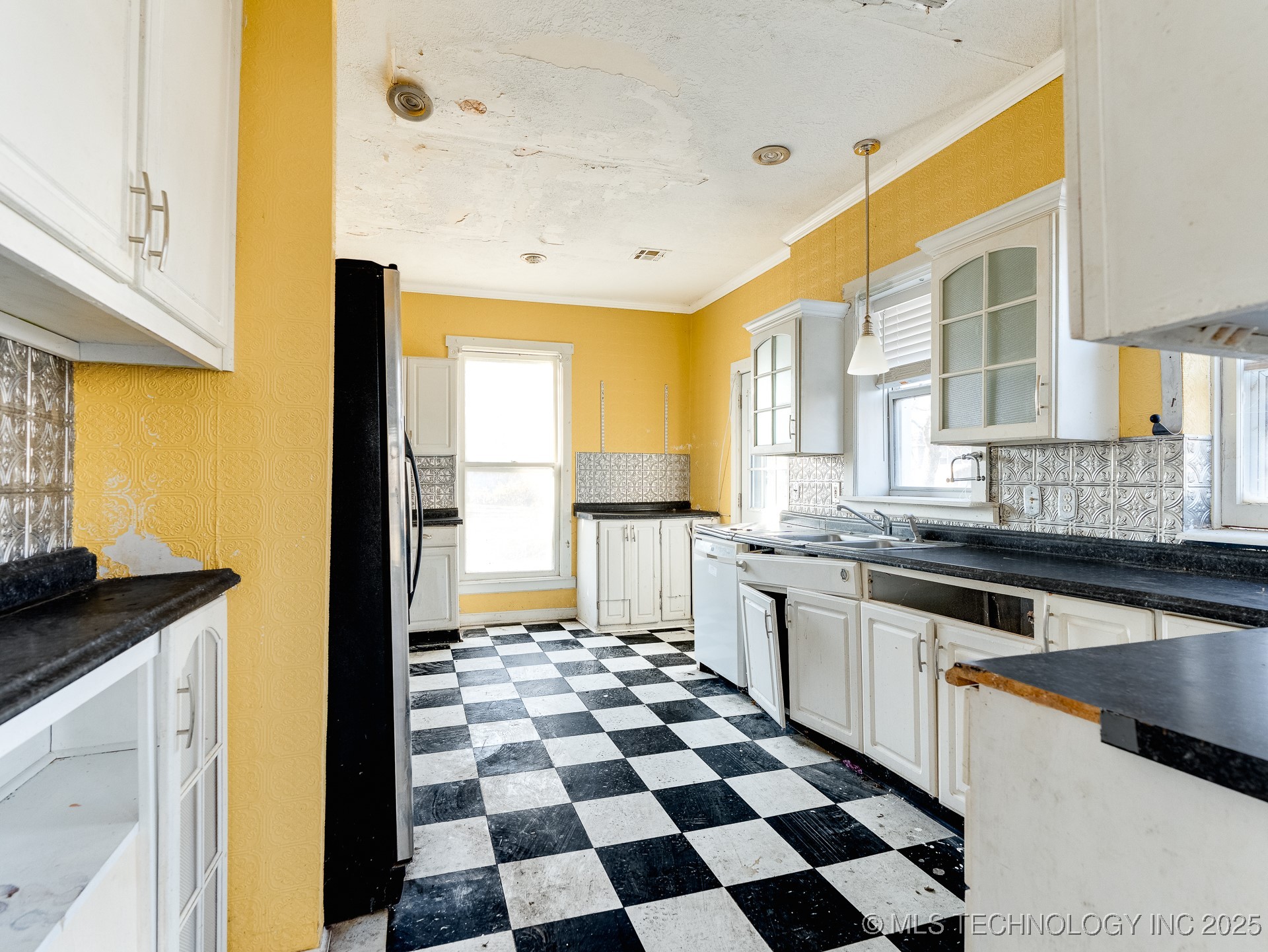 130 E 16th Street Property Photo 12