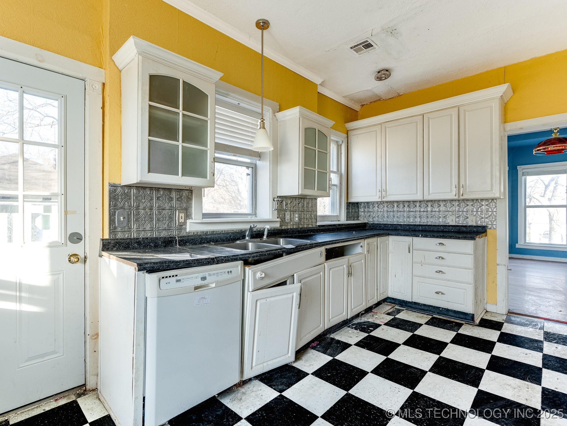 130 E 16th Street Property Photo 14