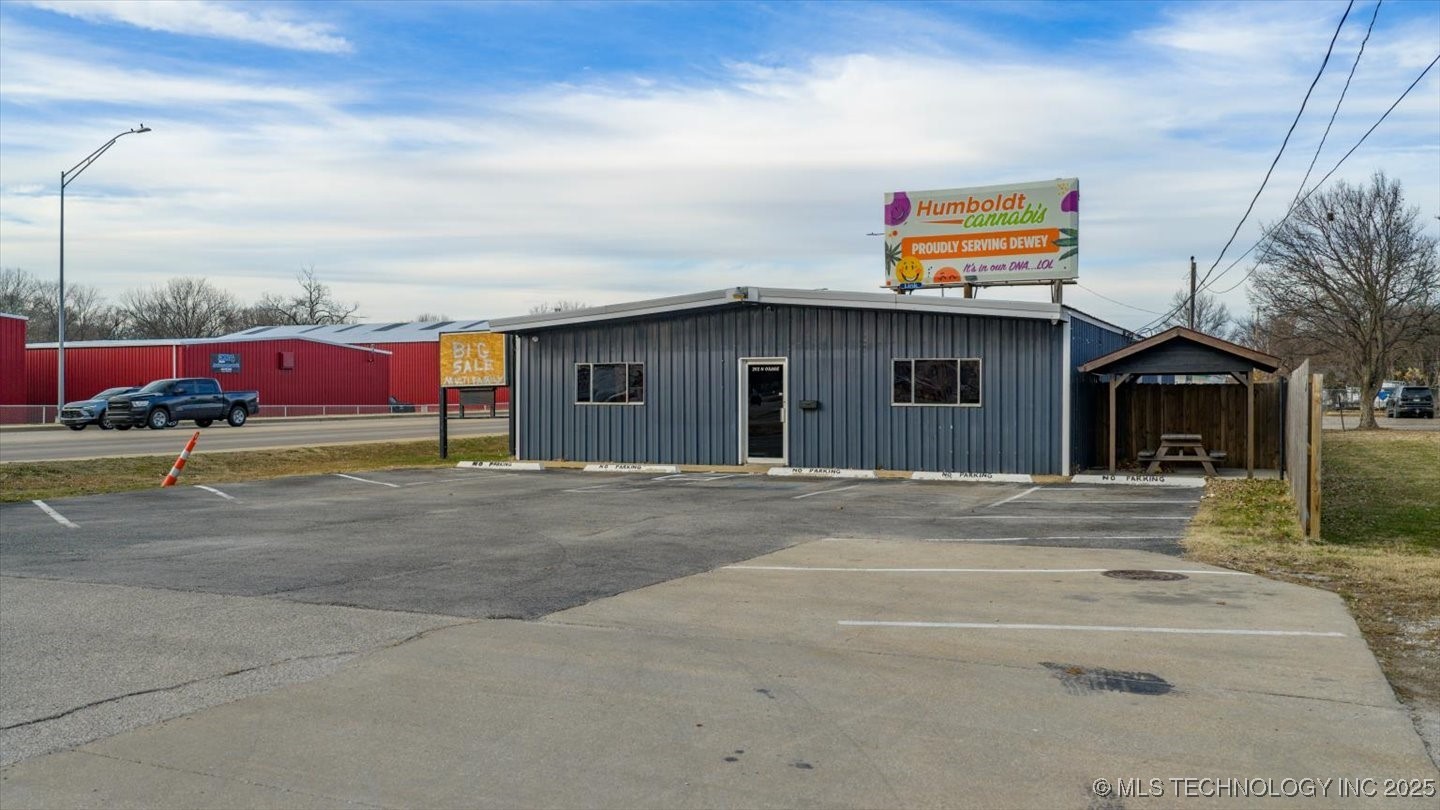 202 N Osage Property Photo 3