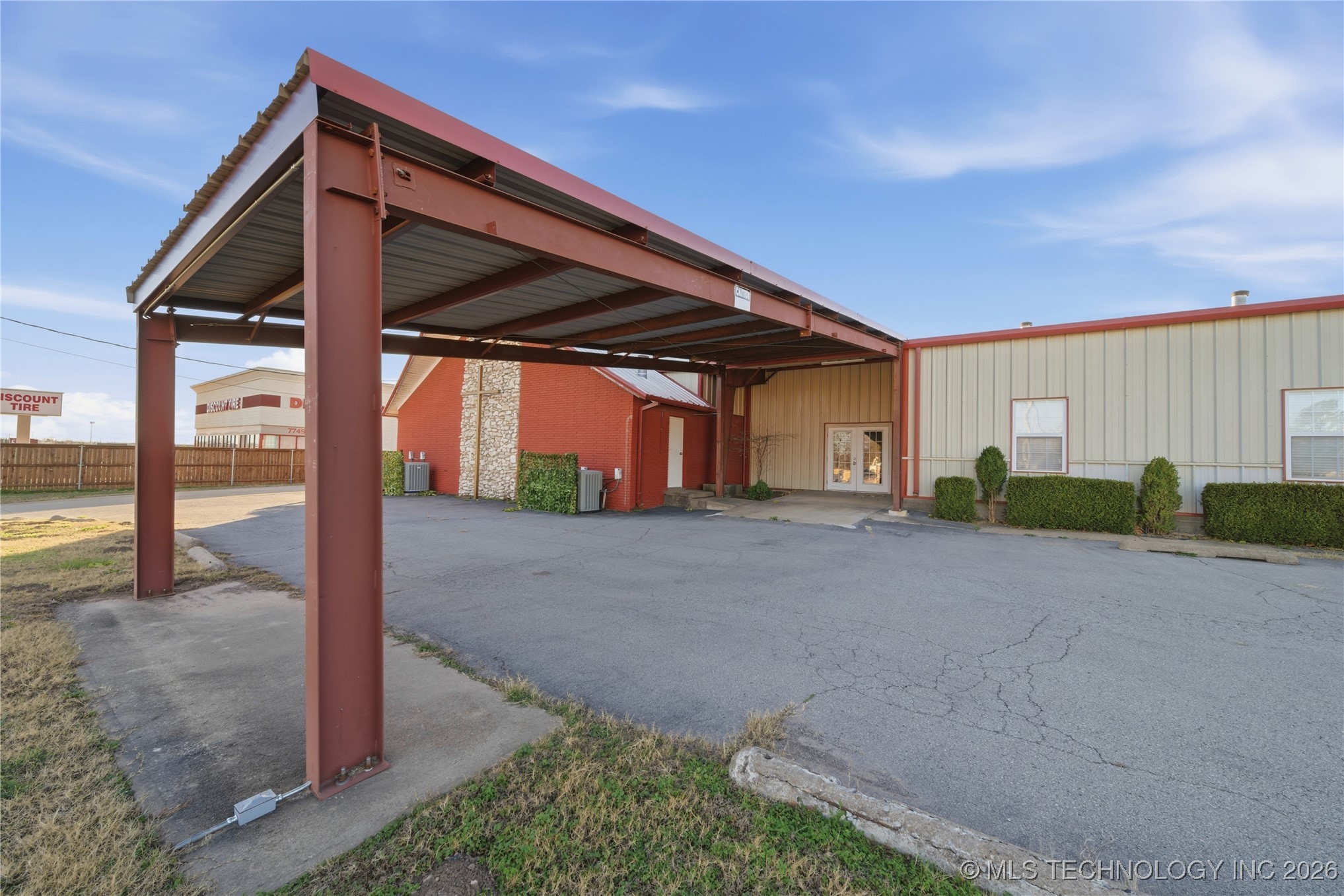 11710 S Memorial Drive Property Photo 11