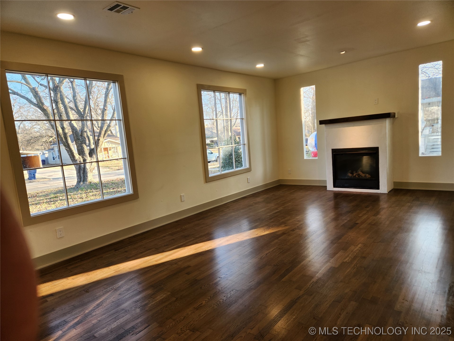 121 S Brown Street Property Photo 3