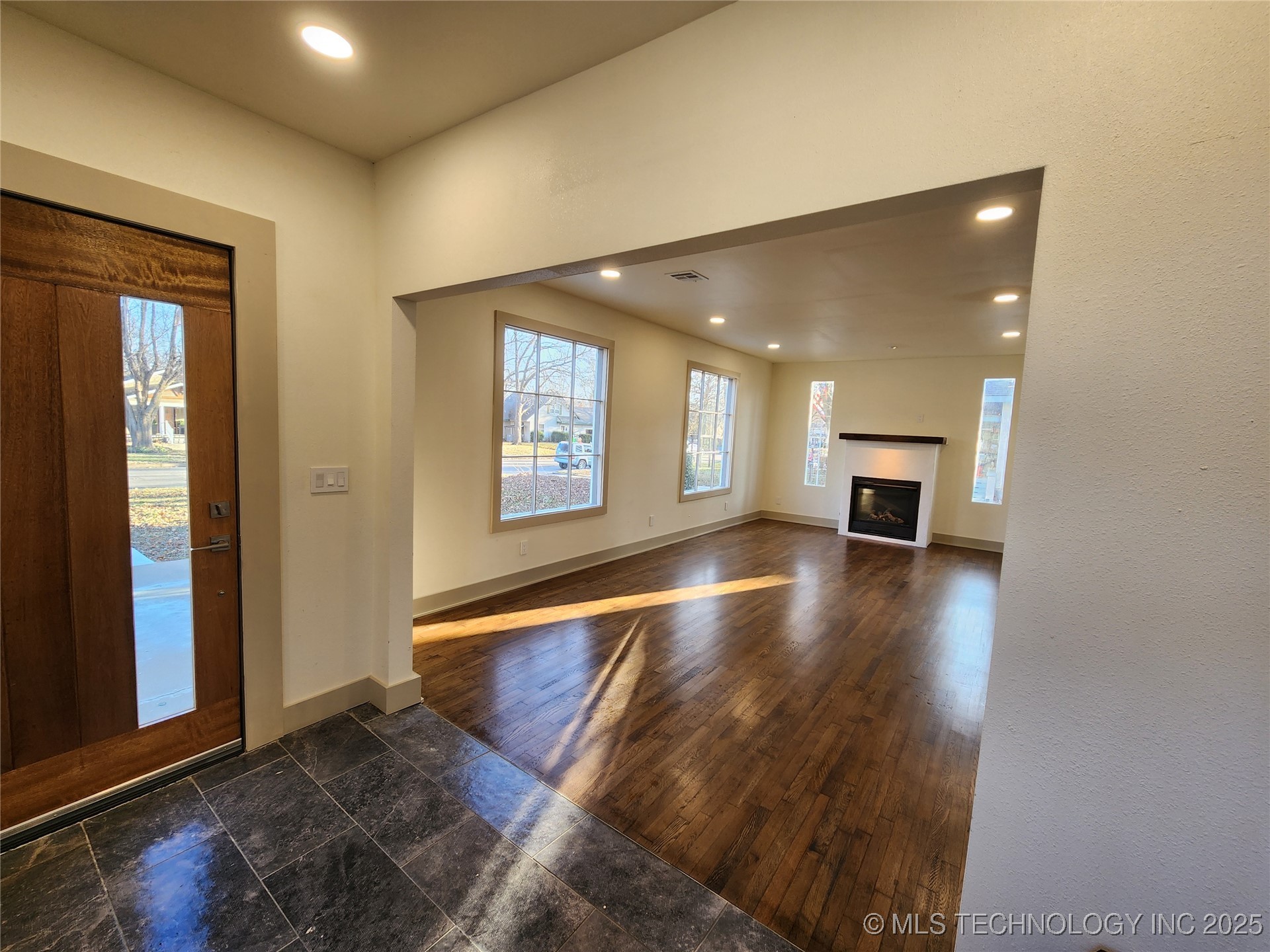 121 S Brown Street Property Photo 4