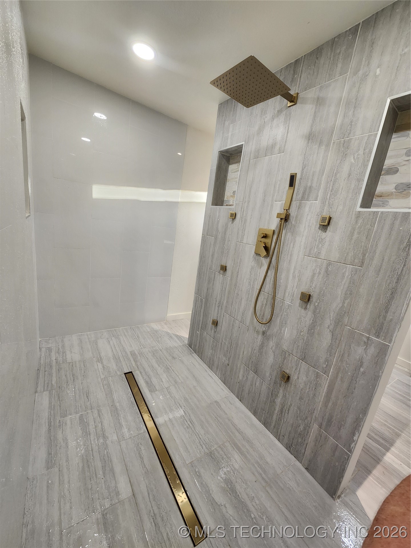 121 S Brown Street Property Photo 9