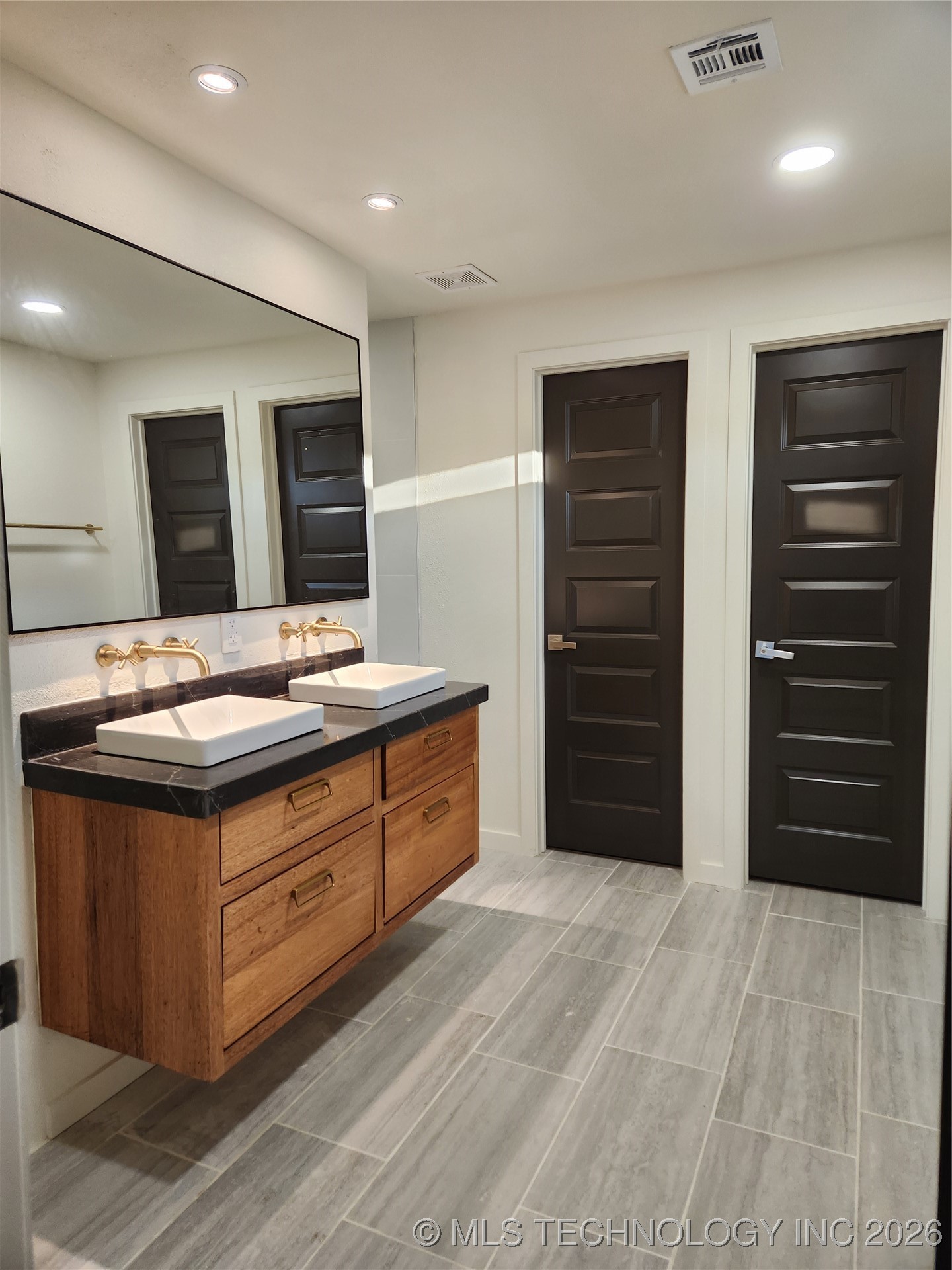 121 S Brown Street Property Photo 10