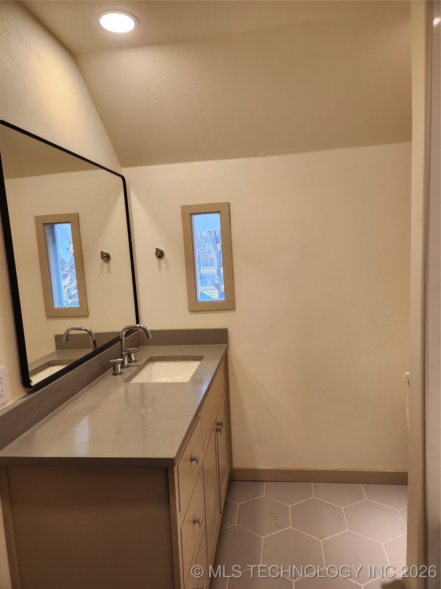 121 S Brown Street Property Photo 11