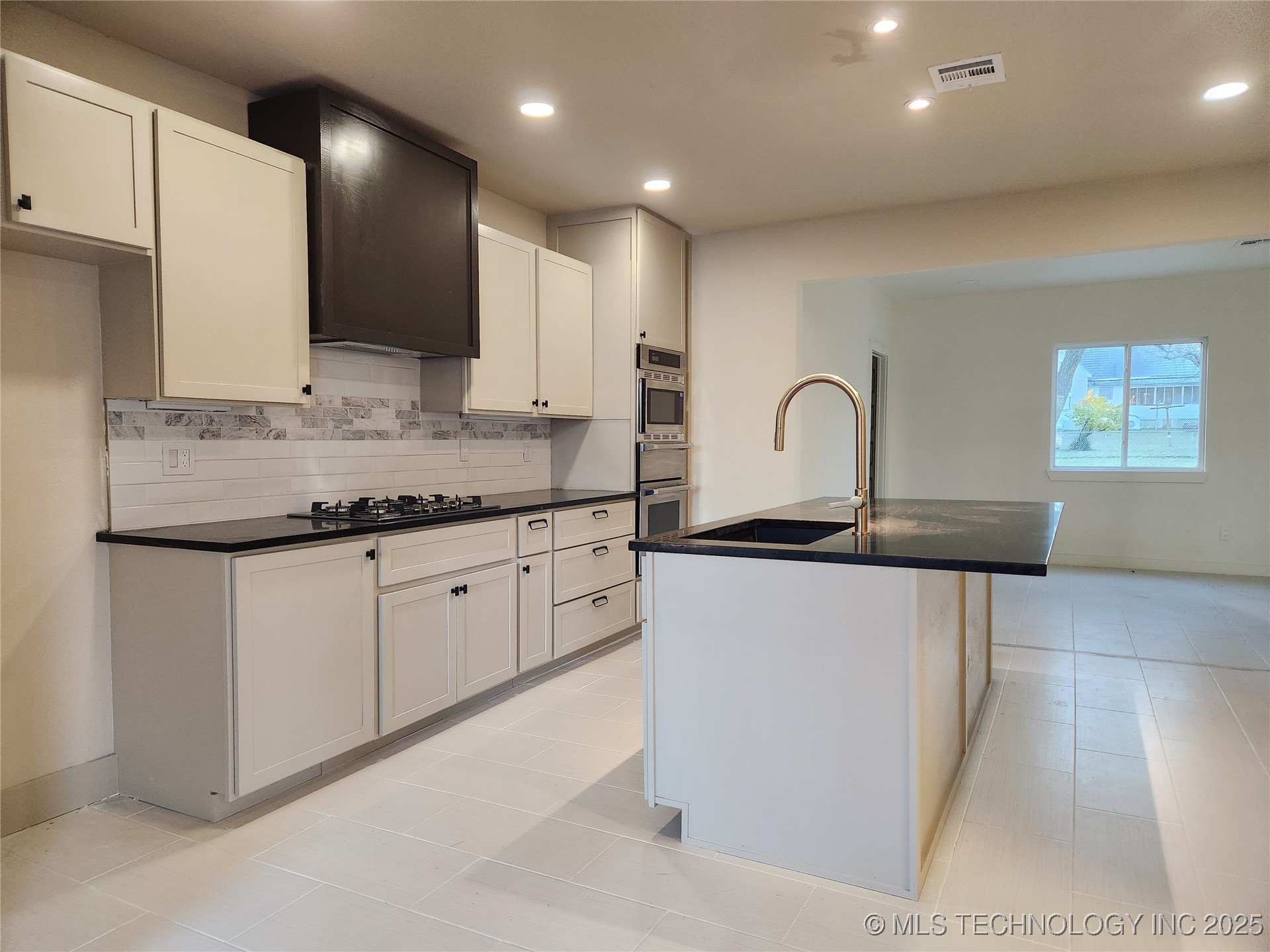 121 S Brown Street Property Photo 12