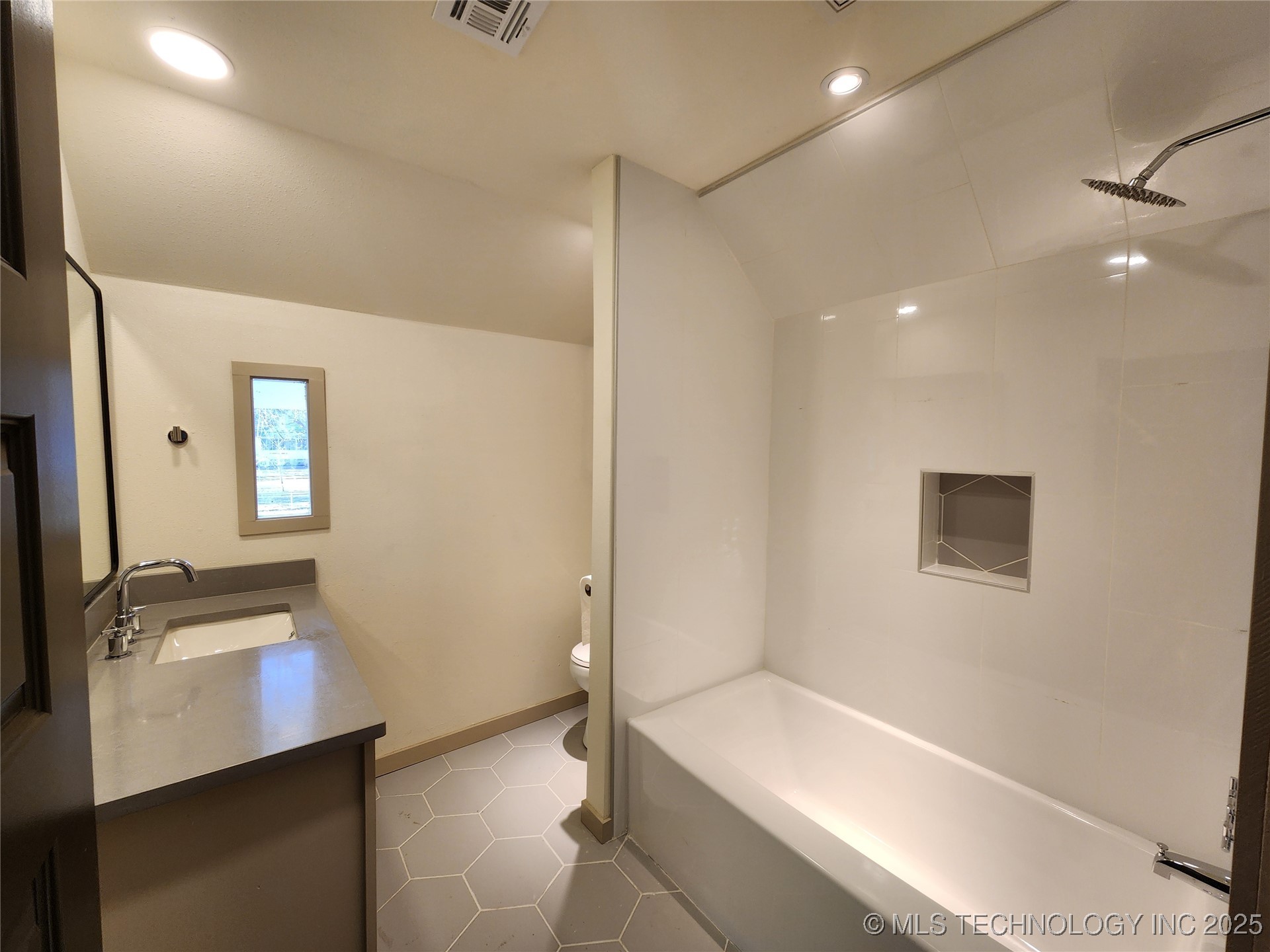 121 S Brown Street Property Photo 15