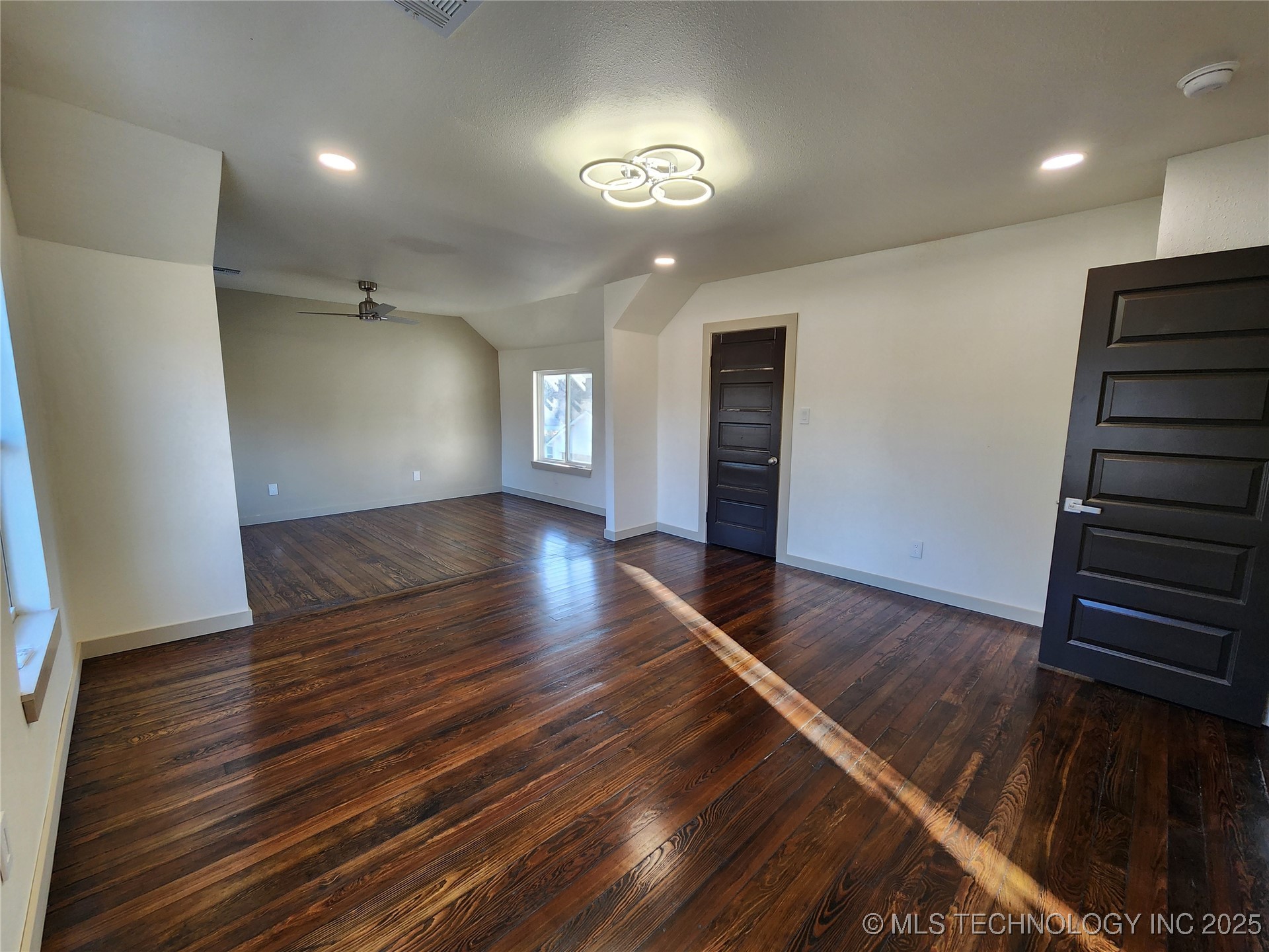 121 S Brown Street Property Photo 18