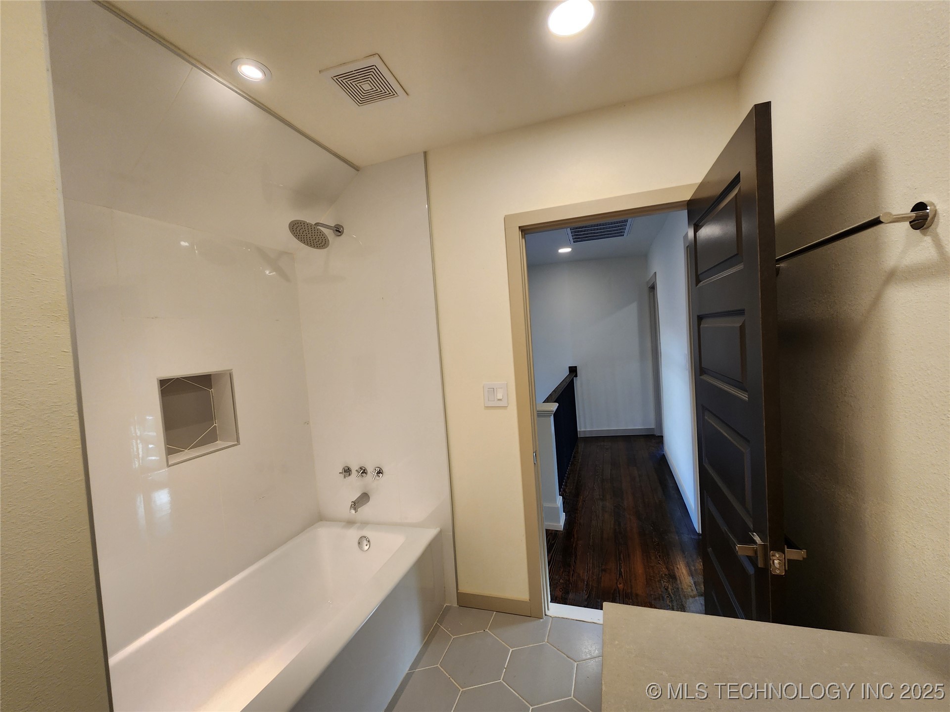 121 S Brown Street Property Photo 25