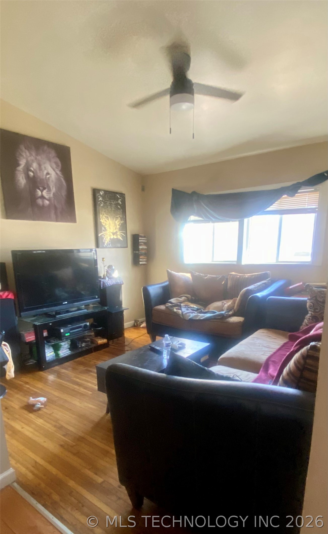 2462 N Oswego Avenue Property Photo 3