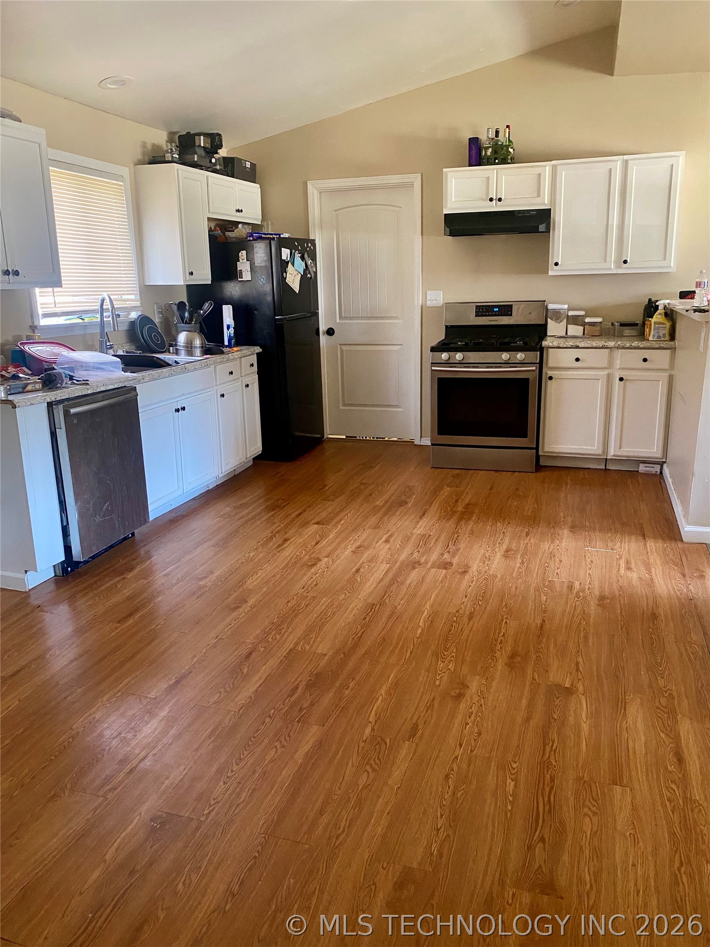 2462 N Oswego Avenue Property Photo 4