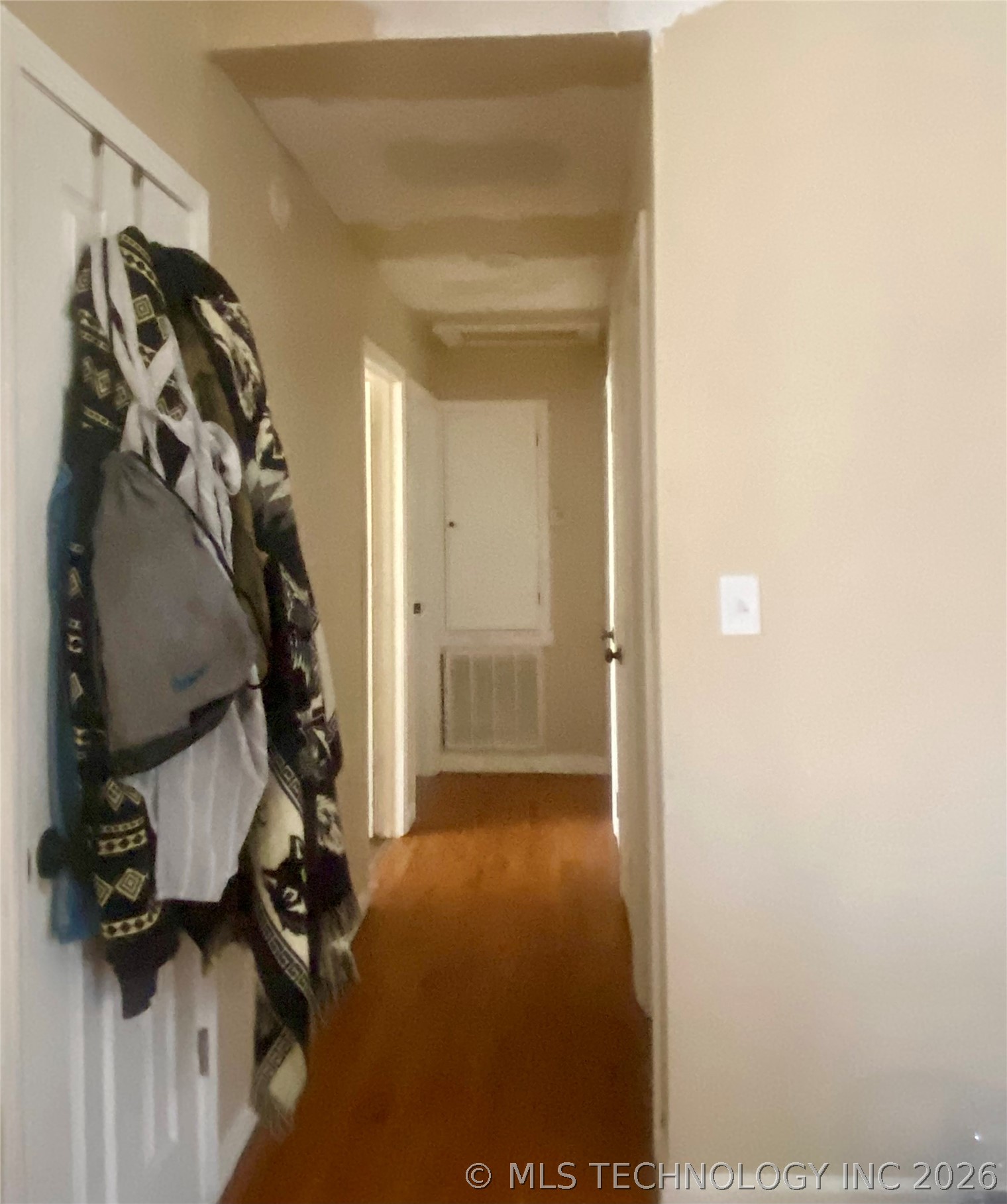 2462 N Oswego Avenue Property Photo 6