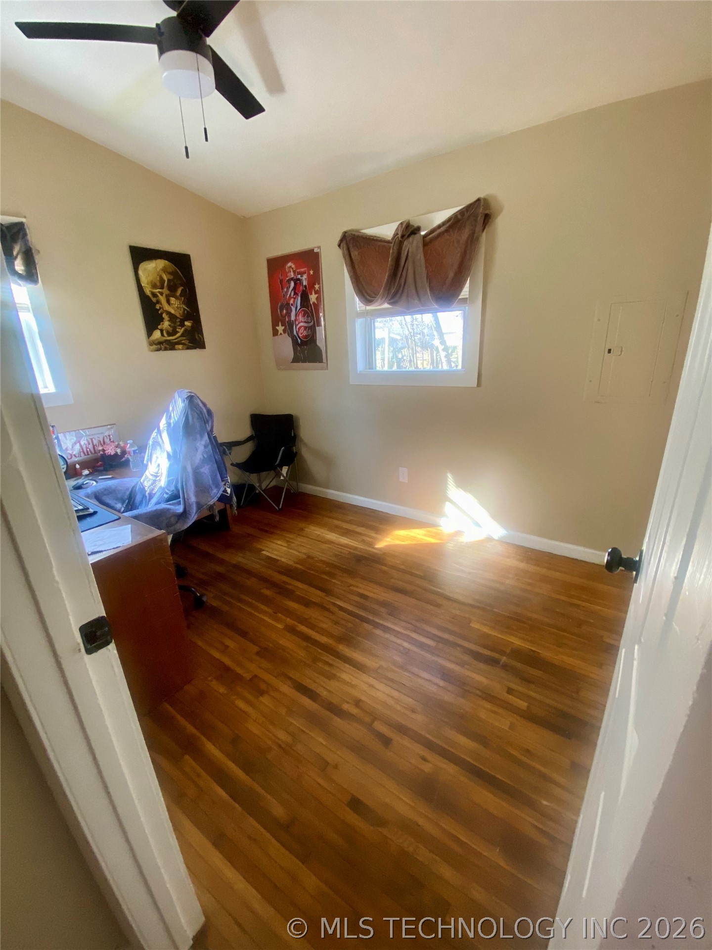 2462 N Oswego Avenue Property Photo 8