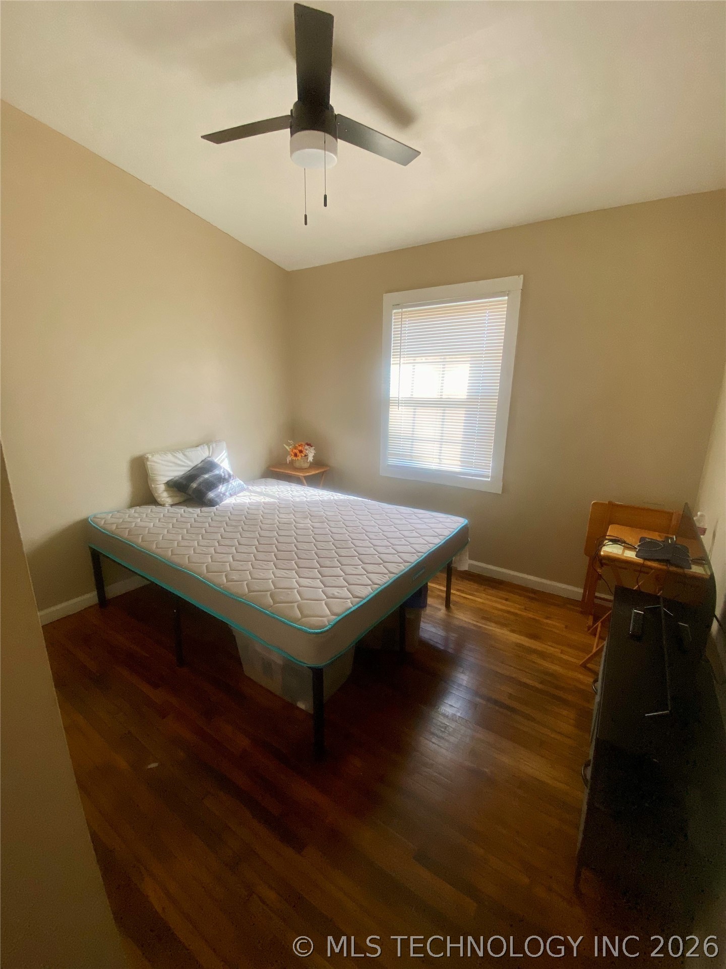 2462 N Oswego Avenue Property Photo 9