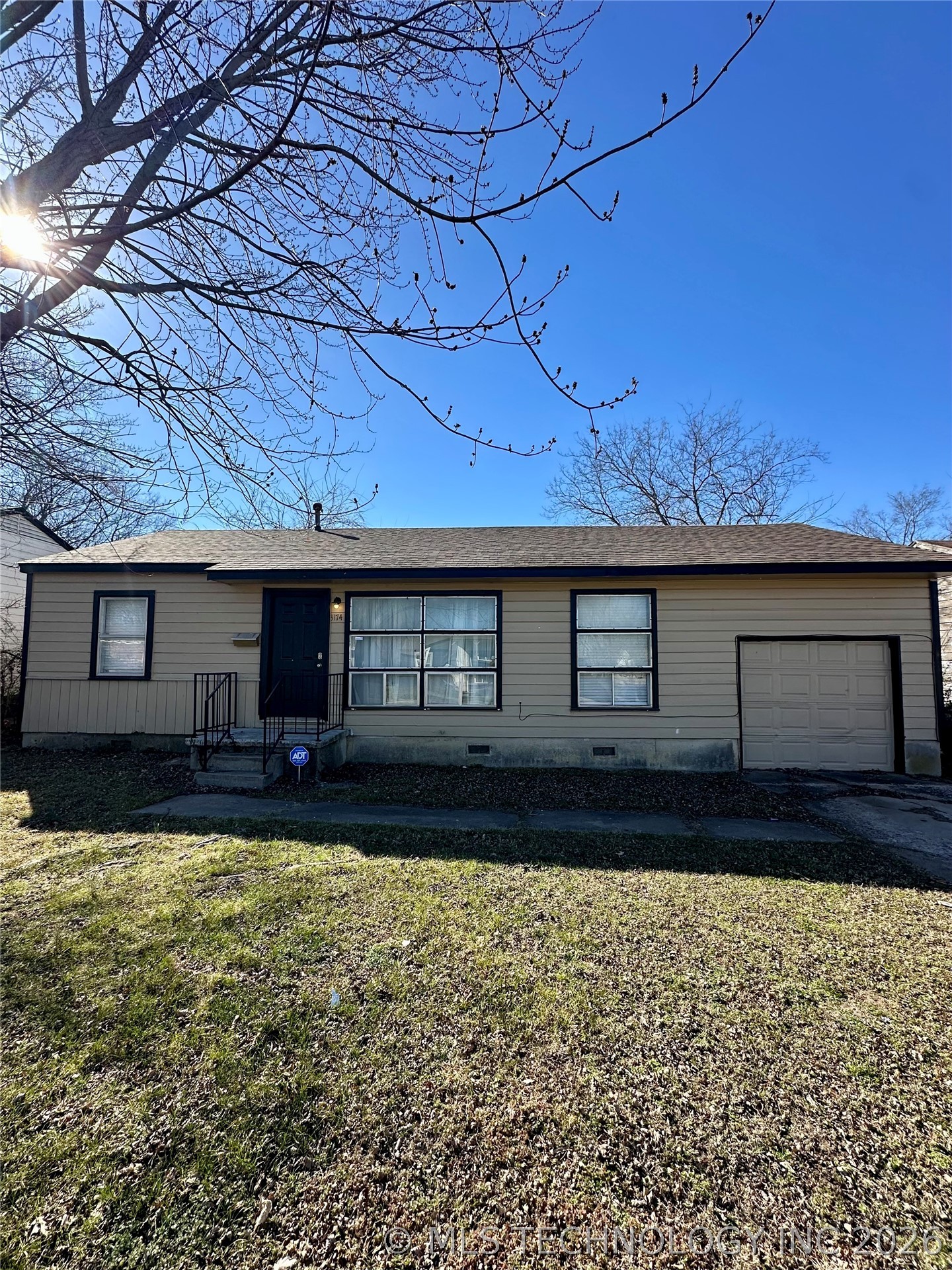 3174 N Iroquois Avenue Property Photo 1