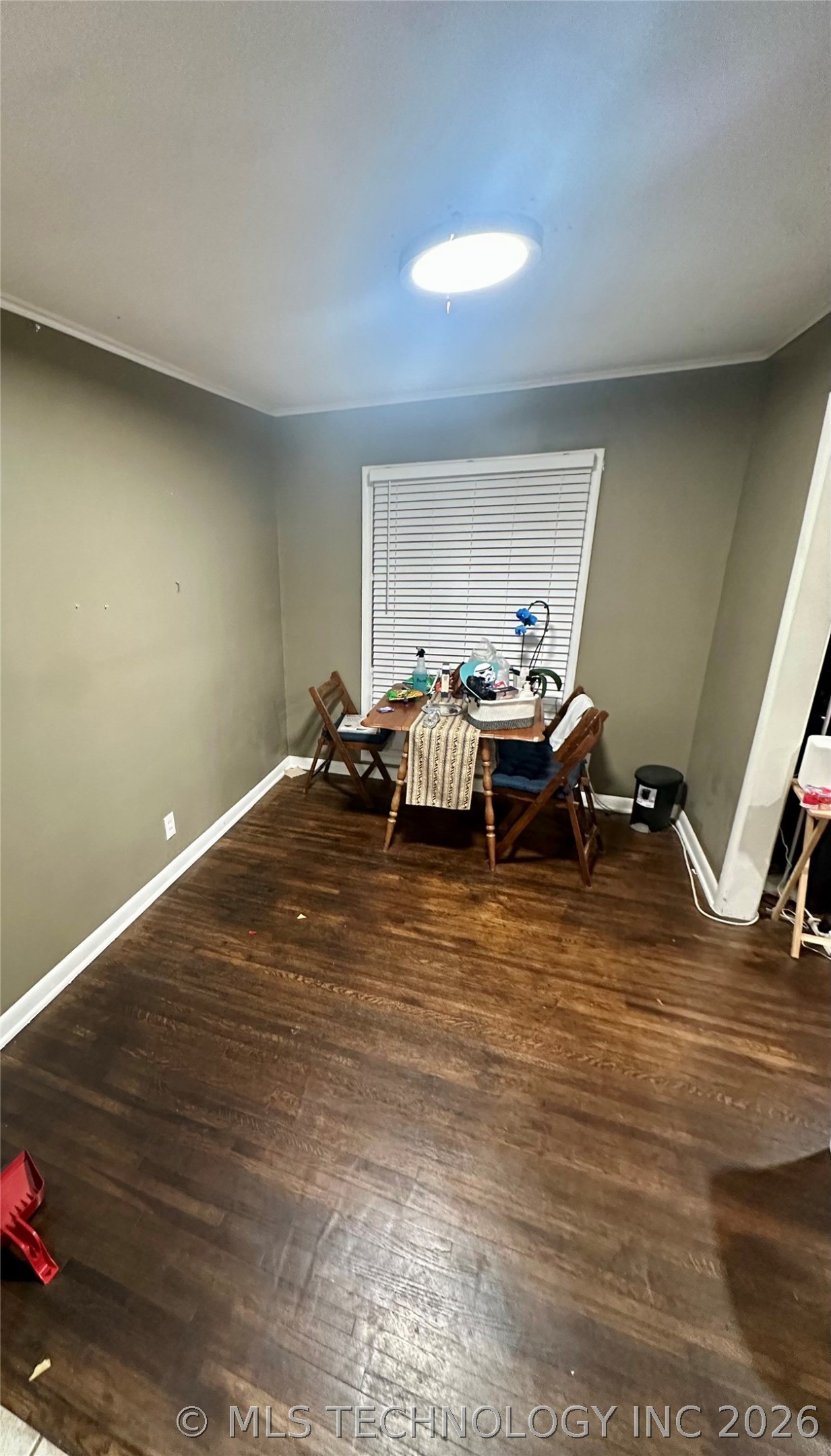 3174 N Iroquois Avenue Property Photo 4