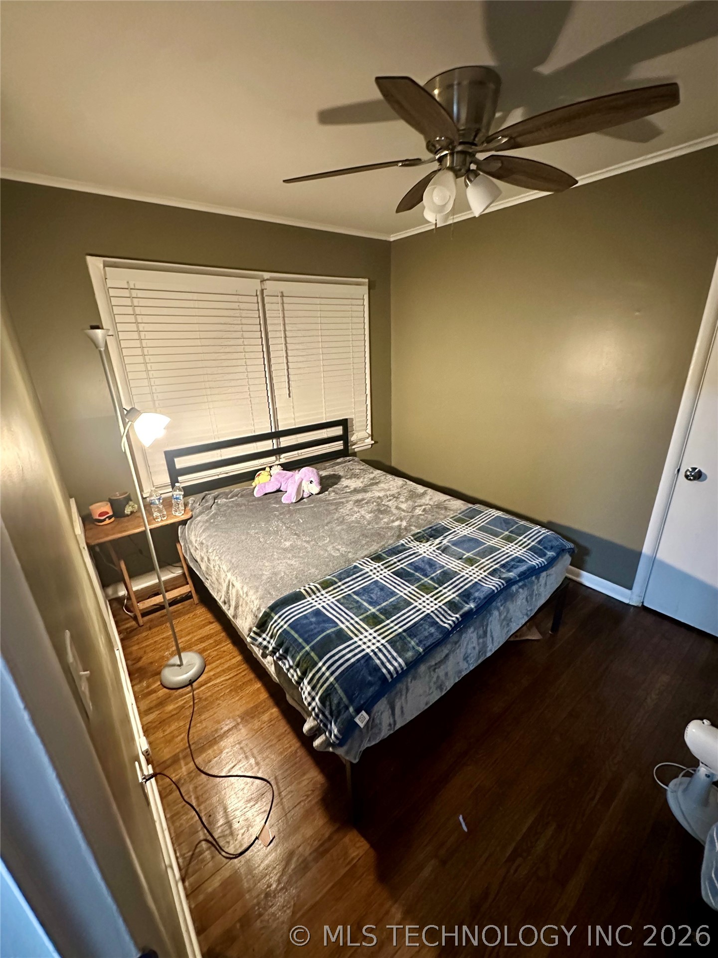 3174 N Iroquois Avenue Property Photo 8