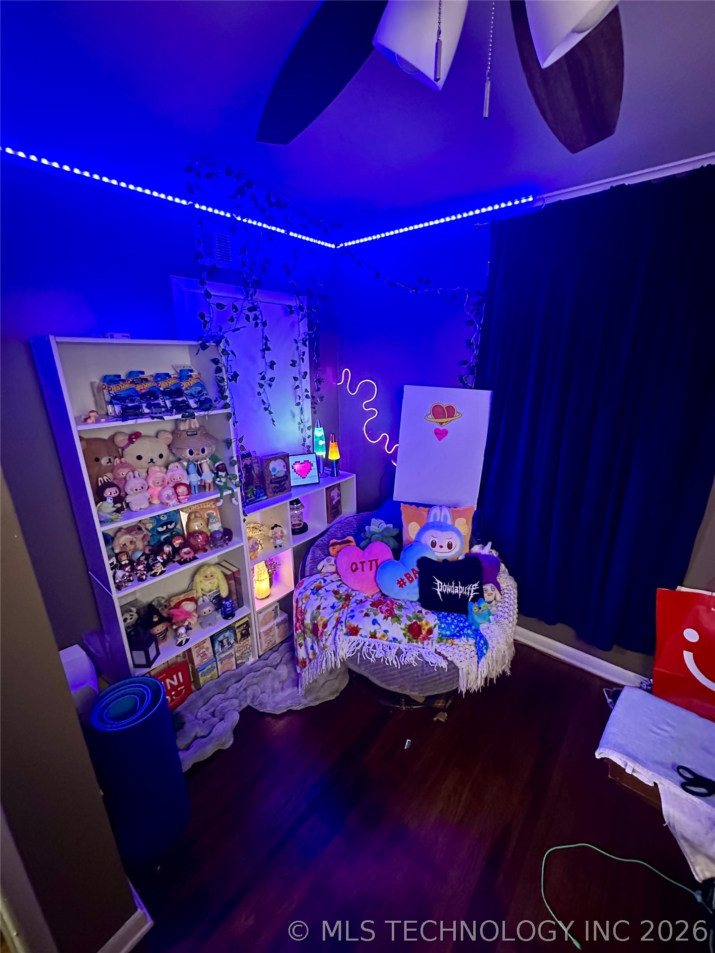 3174 N Iroquois Avenue Property Photo 9