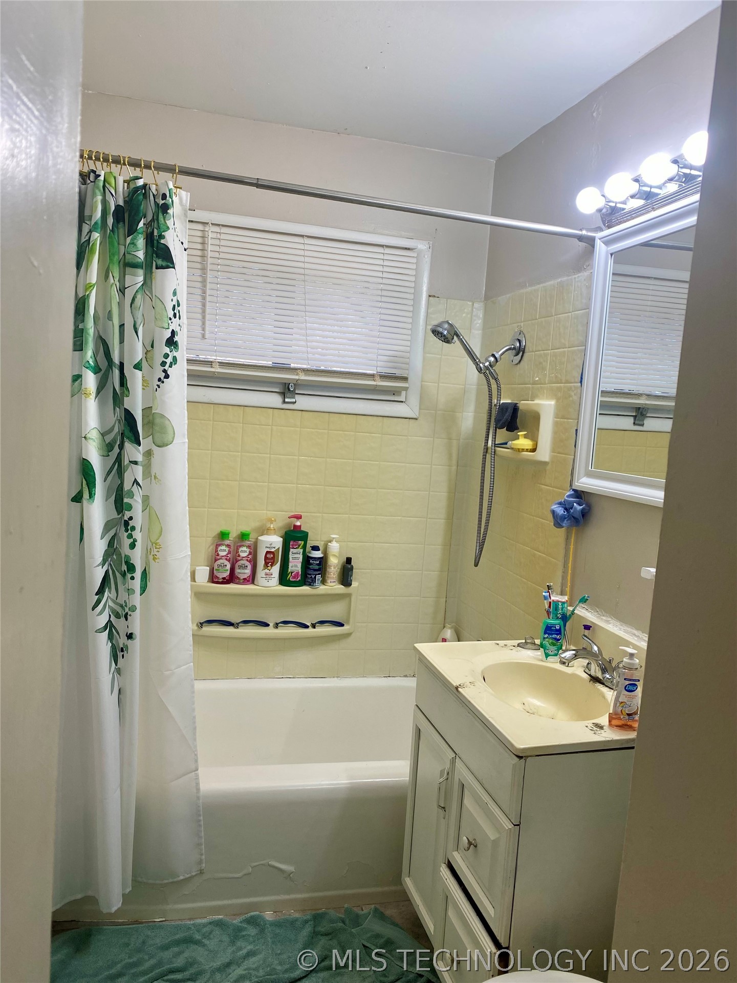 4710 N Elwood Avenue Property Photo 8