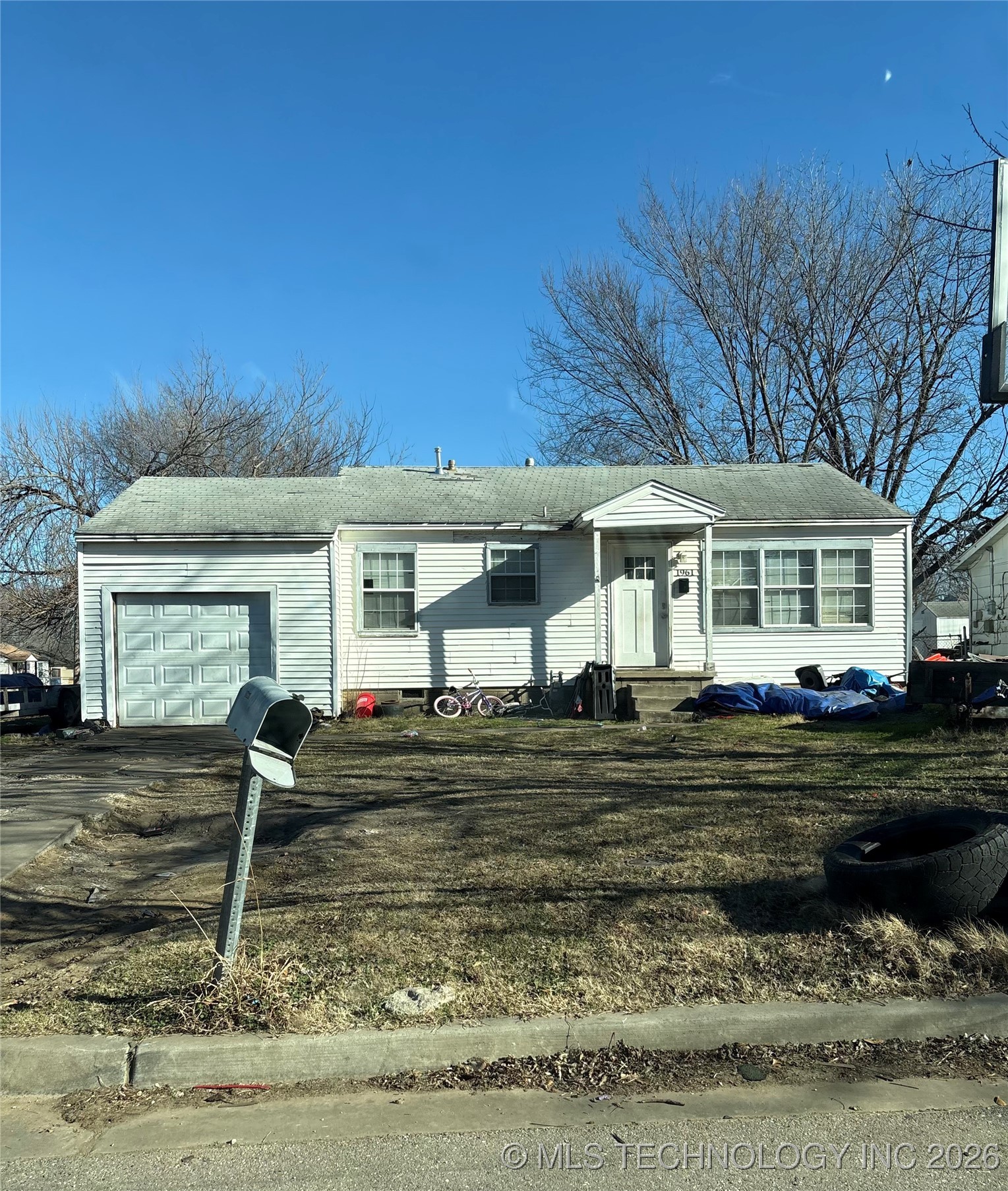 1961 N Florence Avenue Property Photo 1