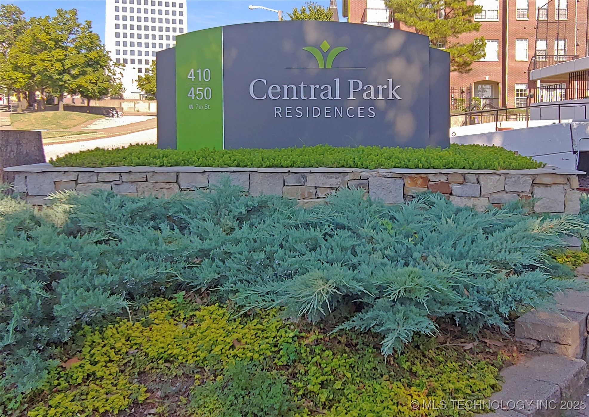 410 W 7th Street 1521