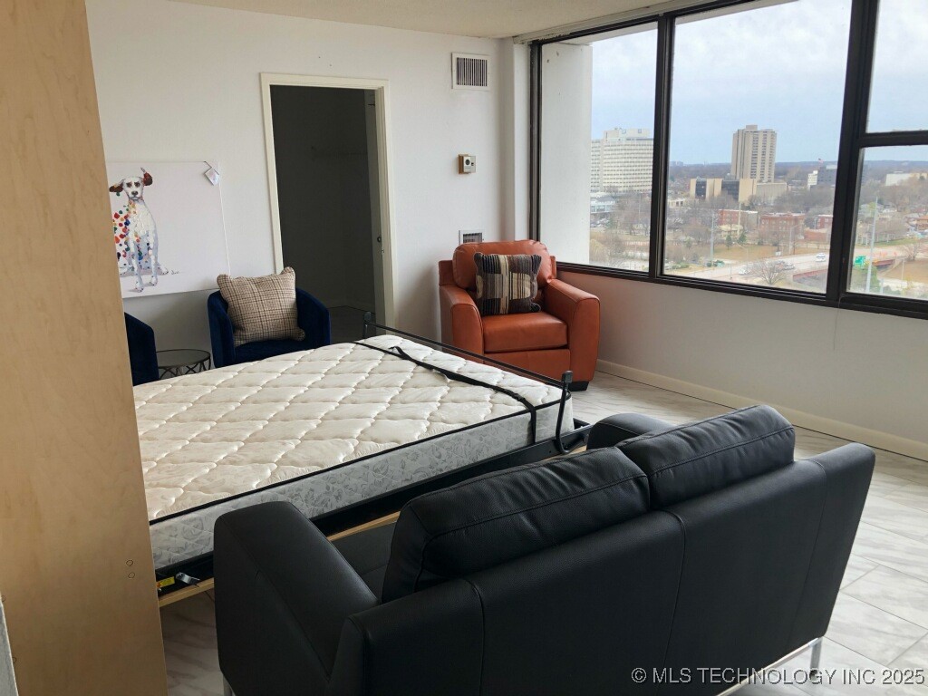 410 W 7th Street 1521 Property Photo 3