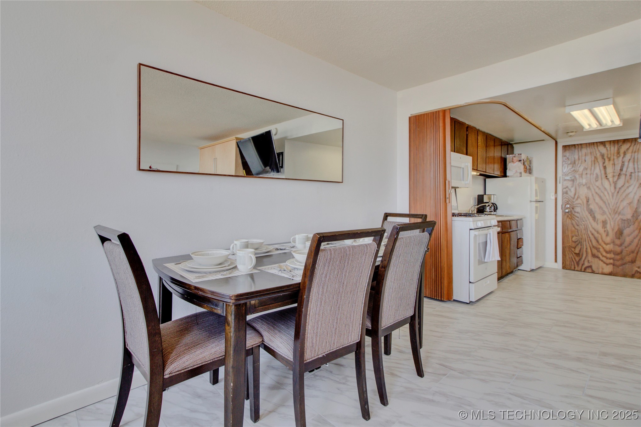 410 W 7th Street 1521 Property Photo 7