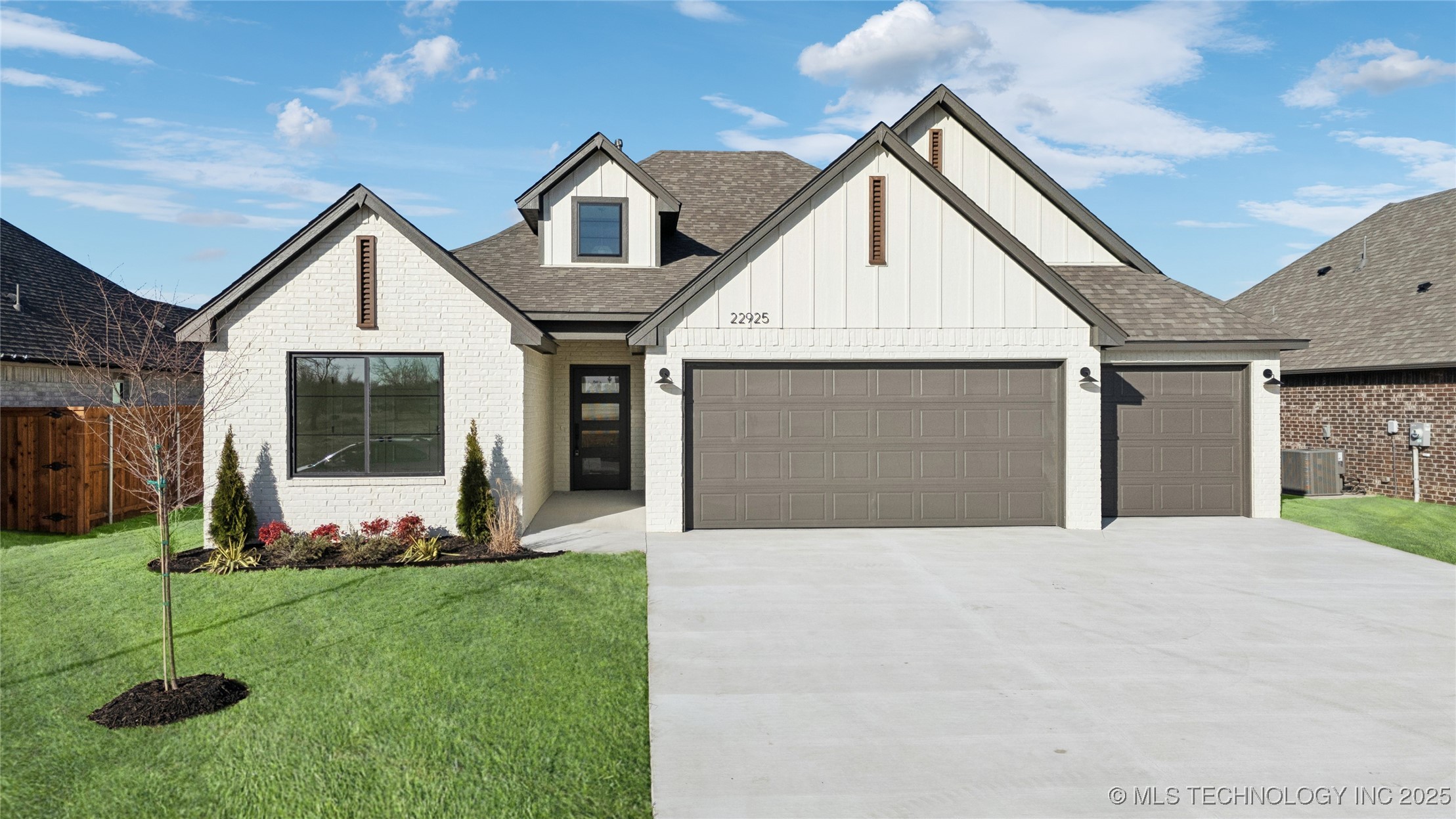 22925 E 107th Street S Property Photo 1