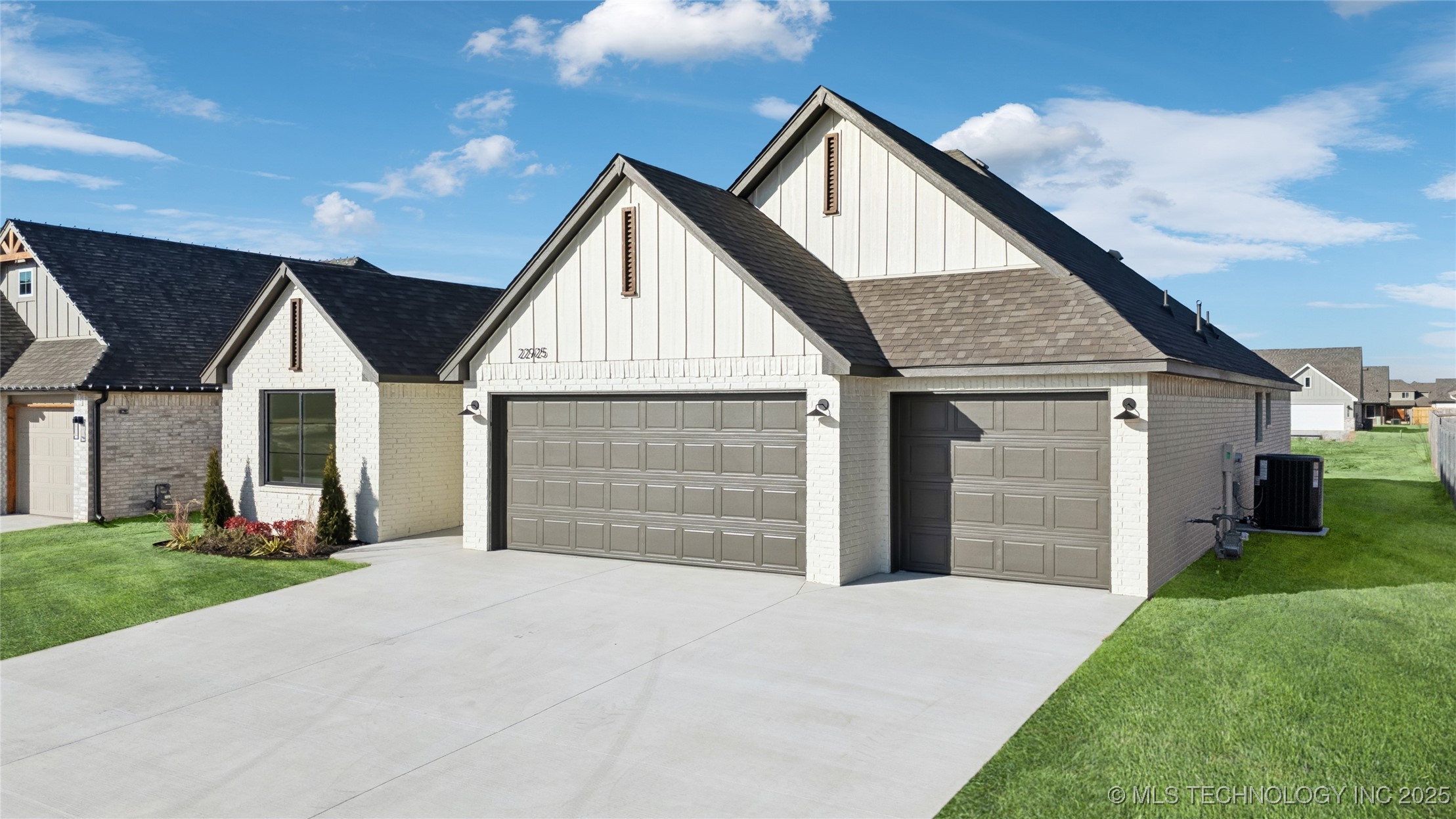 22925 E 107th Street S Property Photo 2