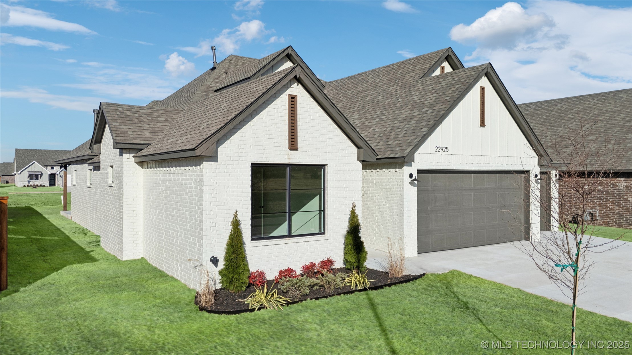 22925 E 107th Street S Property Photo 3