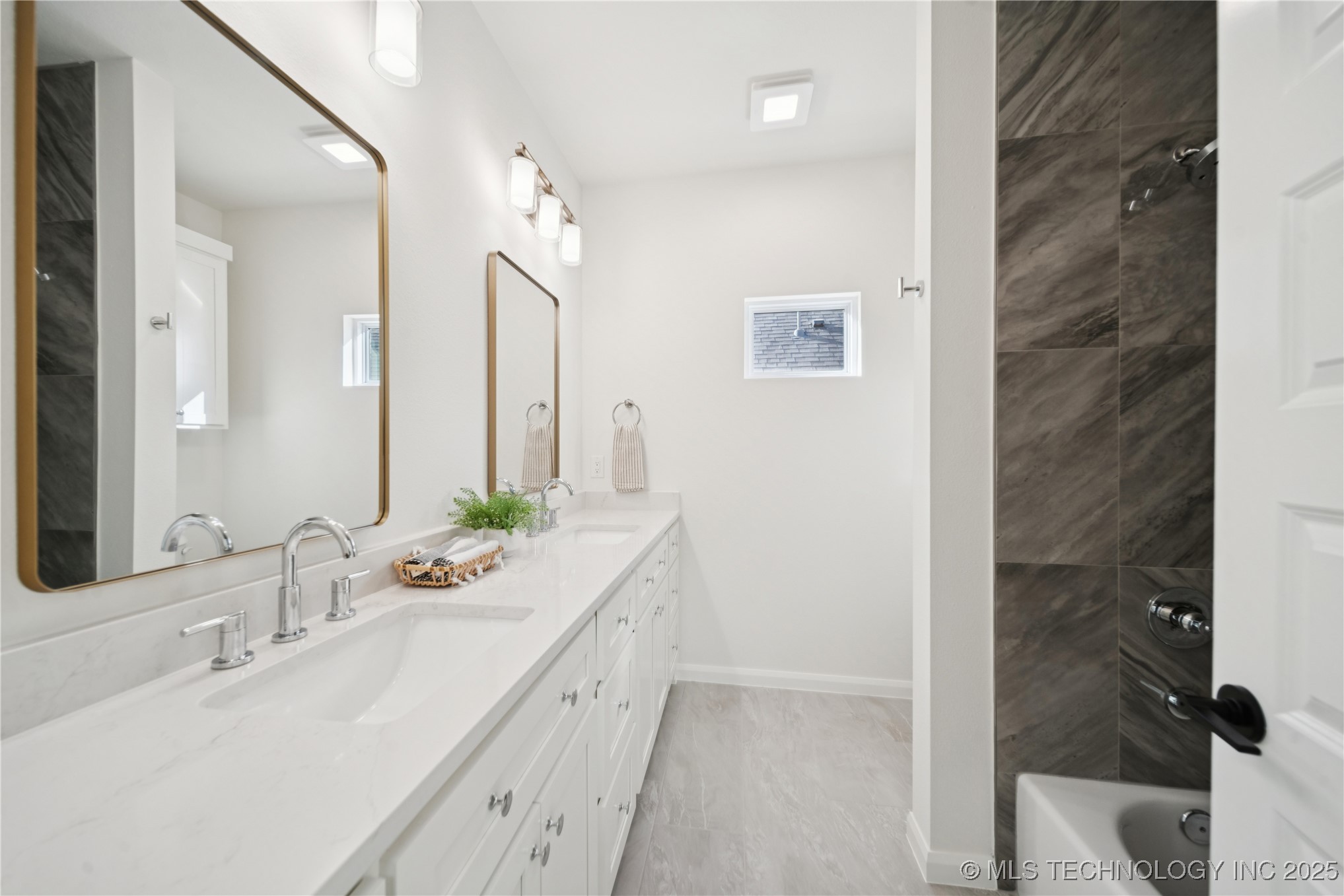 22925 E 107th Street S Property Photo 7