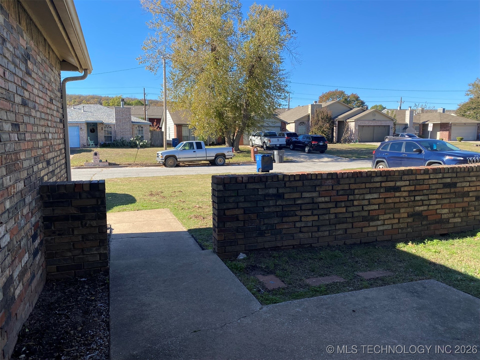 6347 S Madison Place Property Photo 3