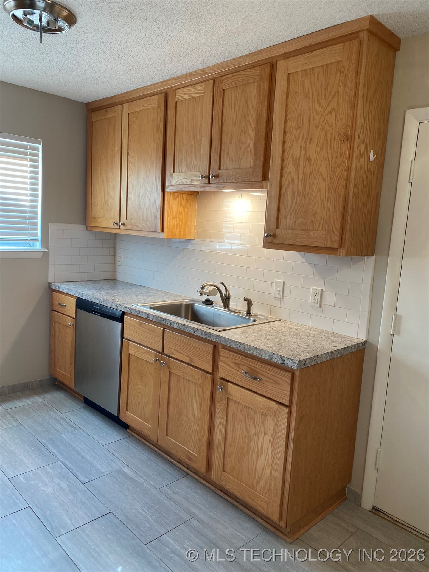 6347 S Madison Place Property Photo 8