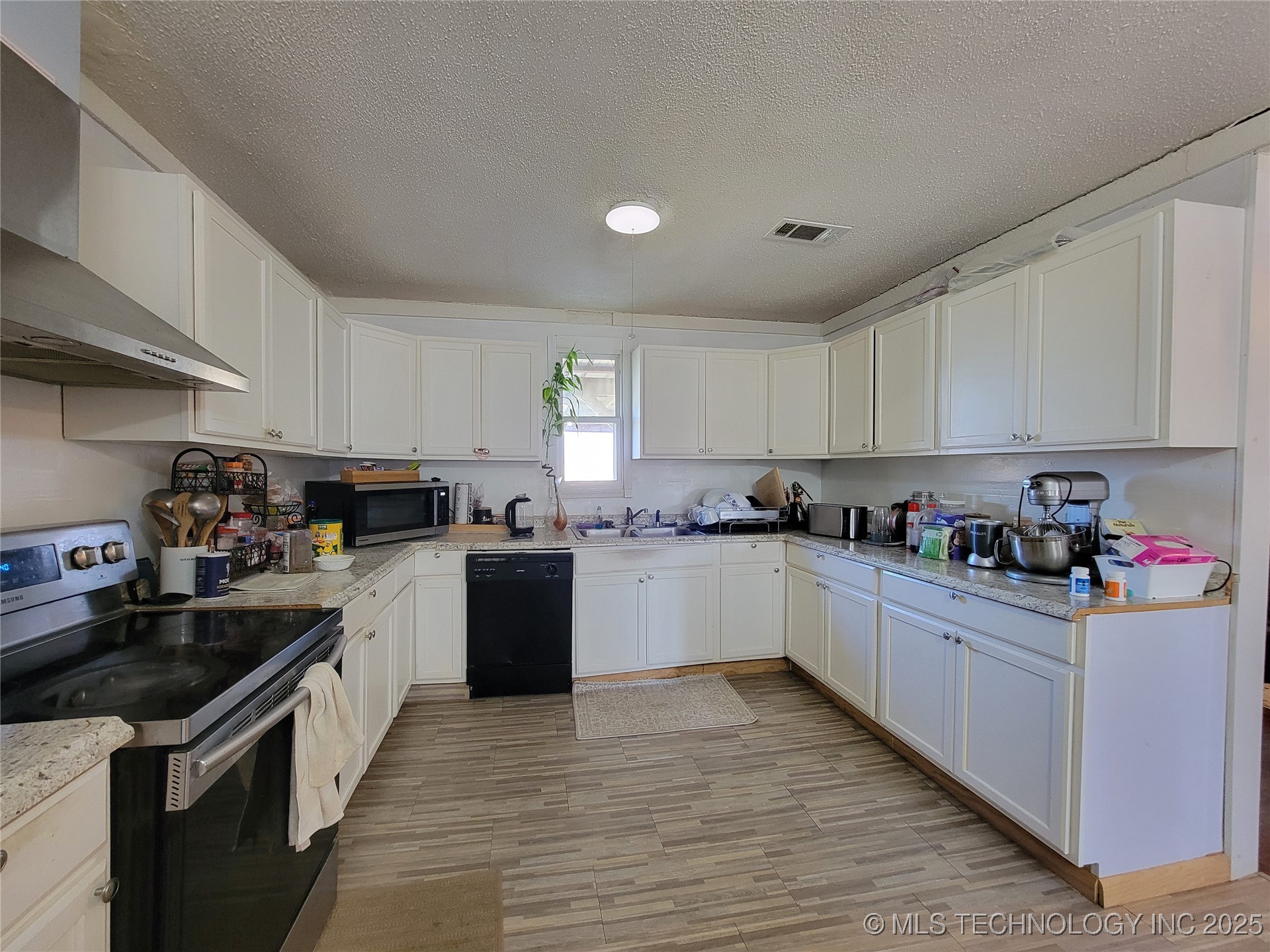 30479 State Highway 9 Property Photo 2