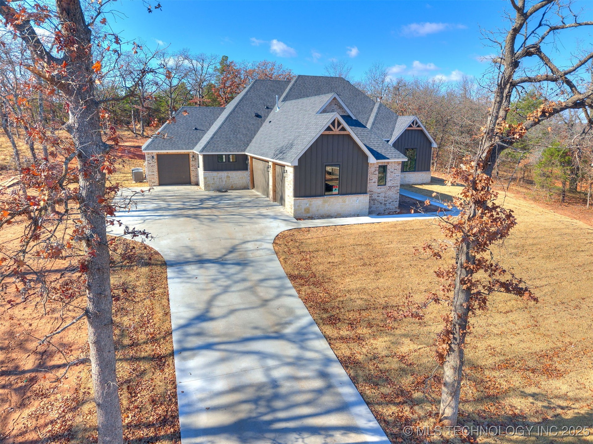 15919 Vernon Circle Property Photo 3