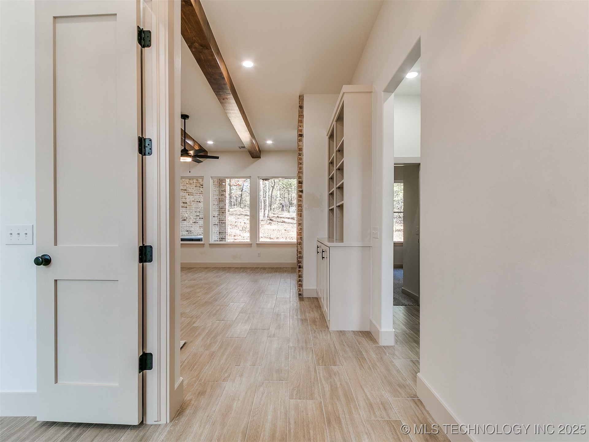 15919 Vernon Circle Property Photo 6