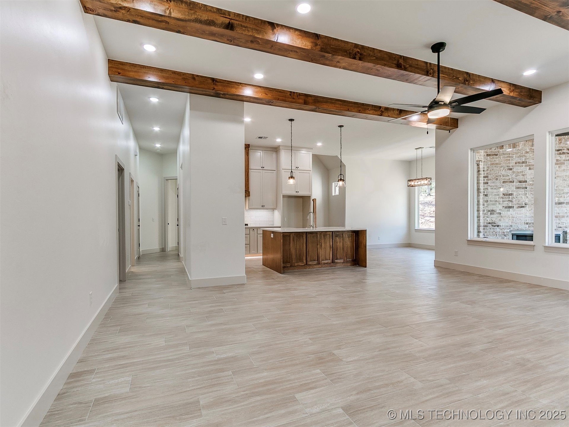 15919 Vernon Circle Property Photo 7