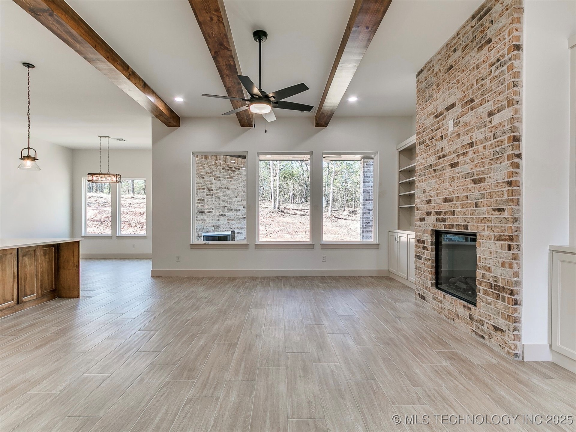 15919 Vernon Circle Property Photo 8