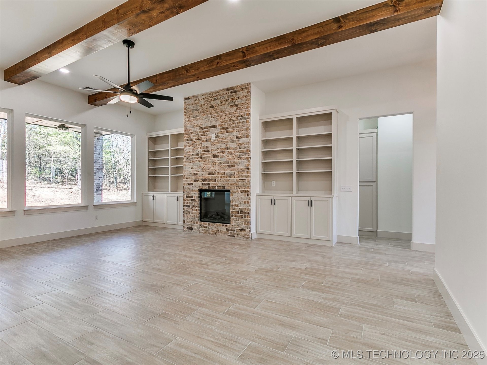 15919 Vernon Circle Property Photo 9