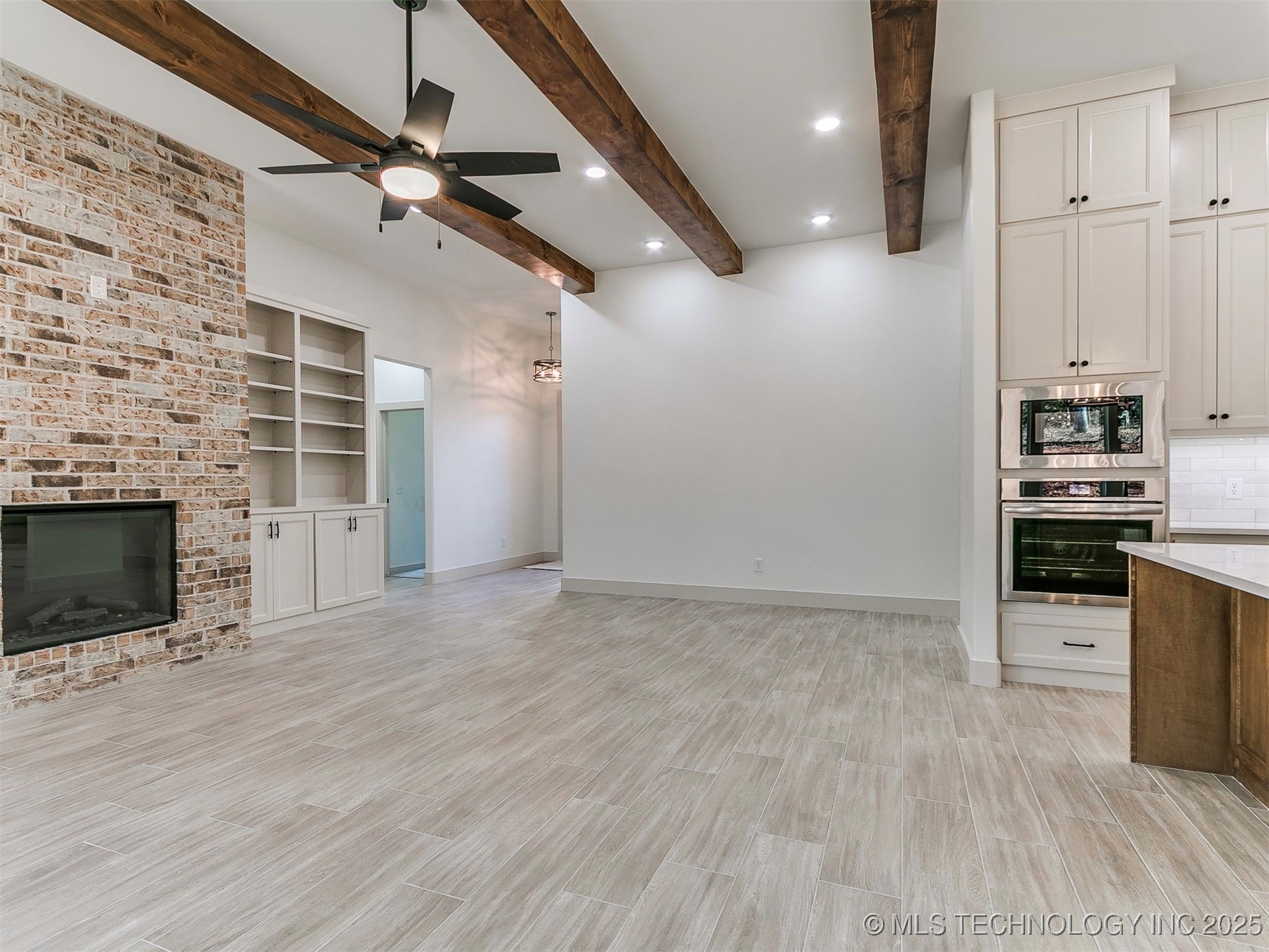 15919 Vernon Circle Property Photo 10