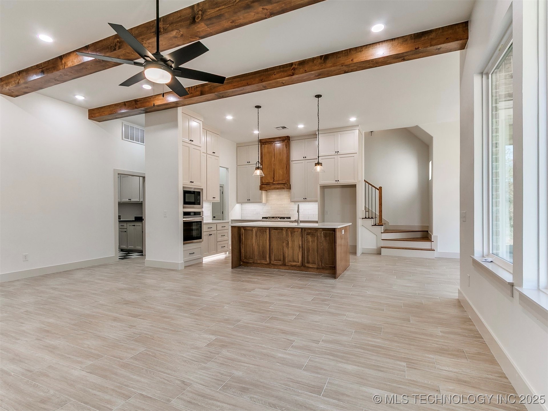 15919 Vernon Circle Property Photo 11