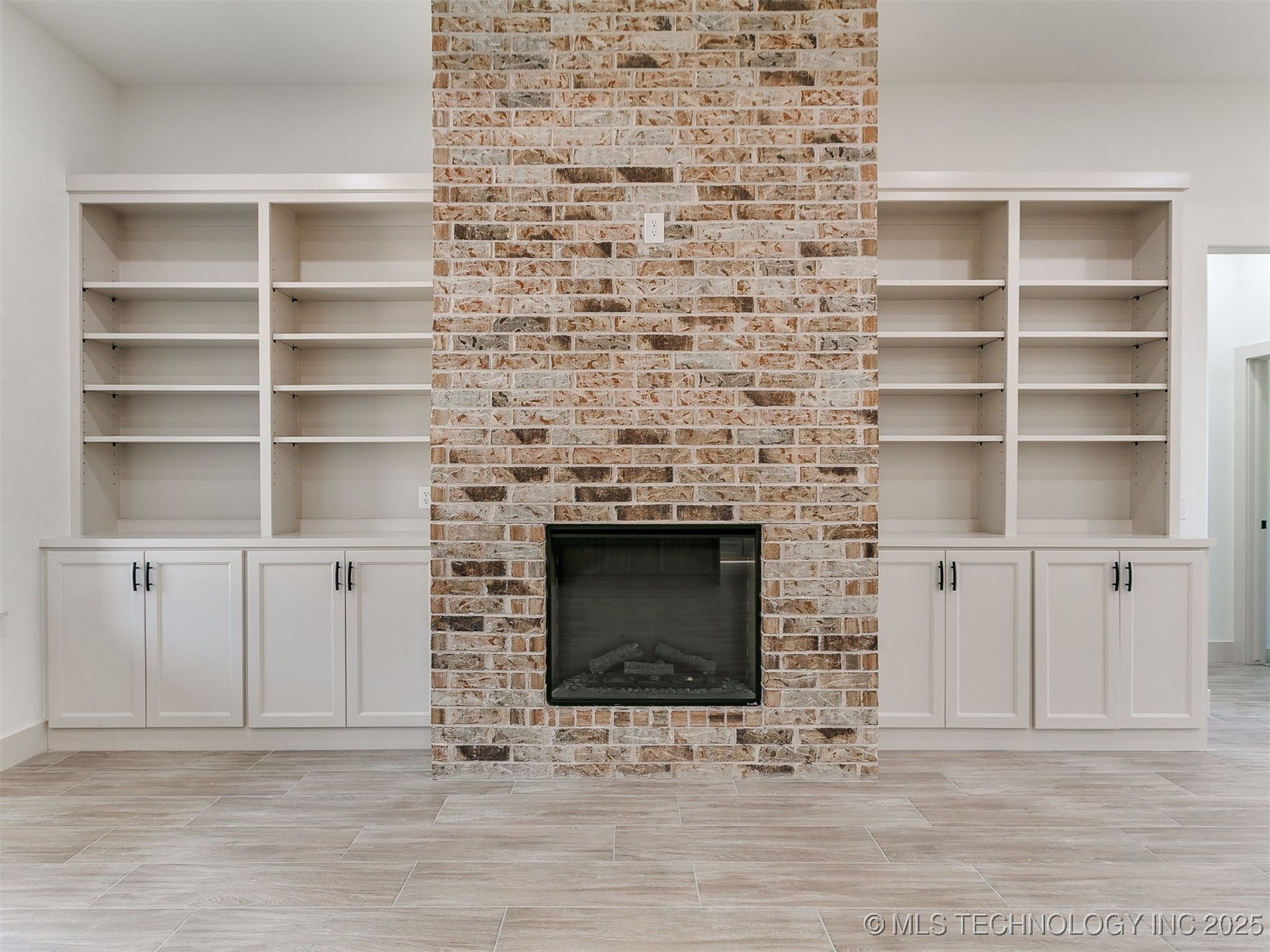 15919 Vernon Circle Property Photo 12