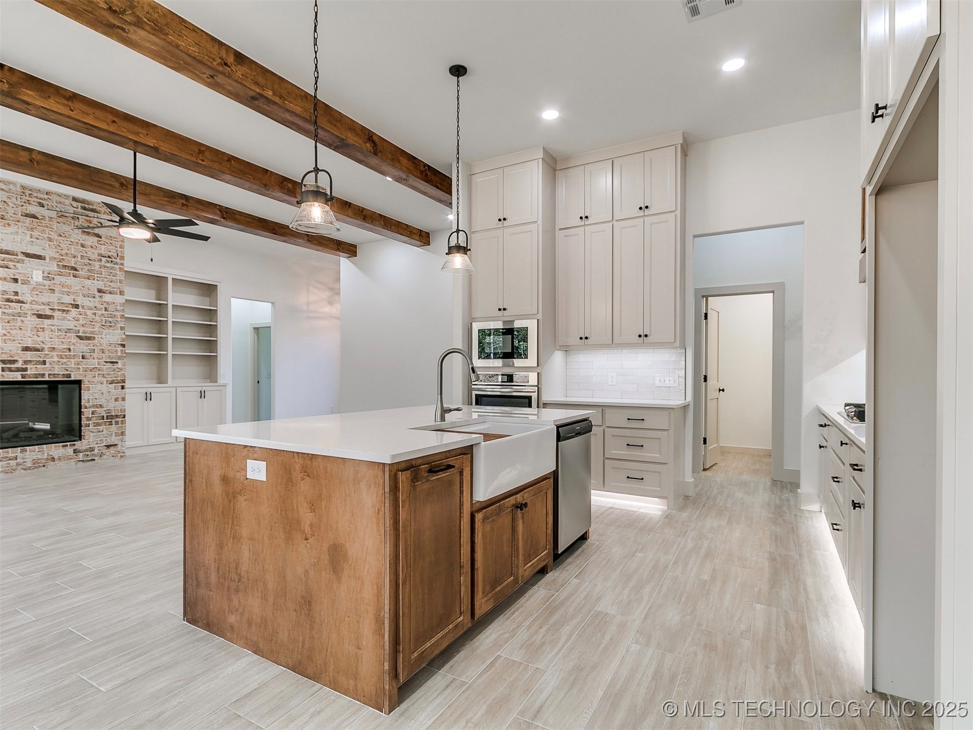 15919 Vernon Circle Property Photo 15