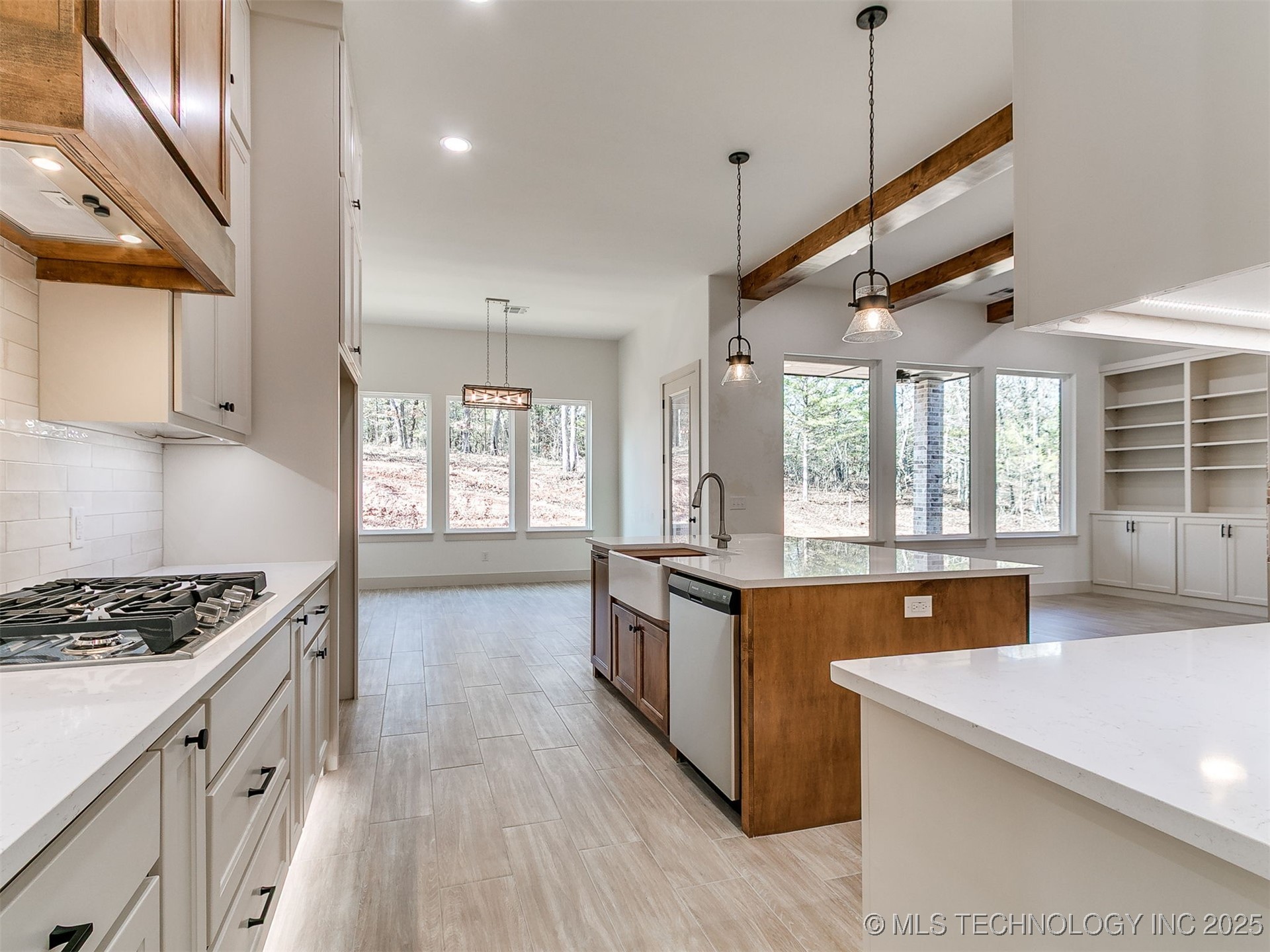 15919 Vernon Circle Property Photo 18