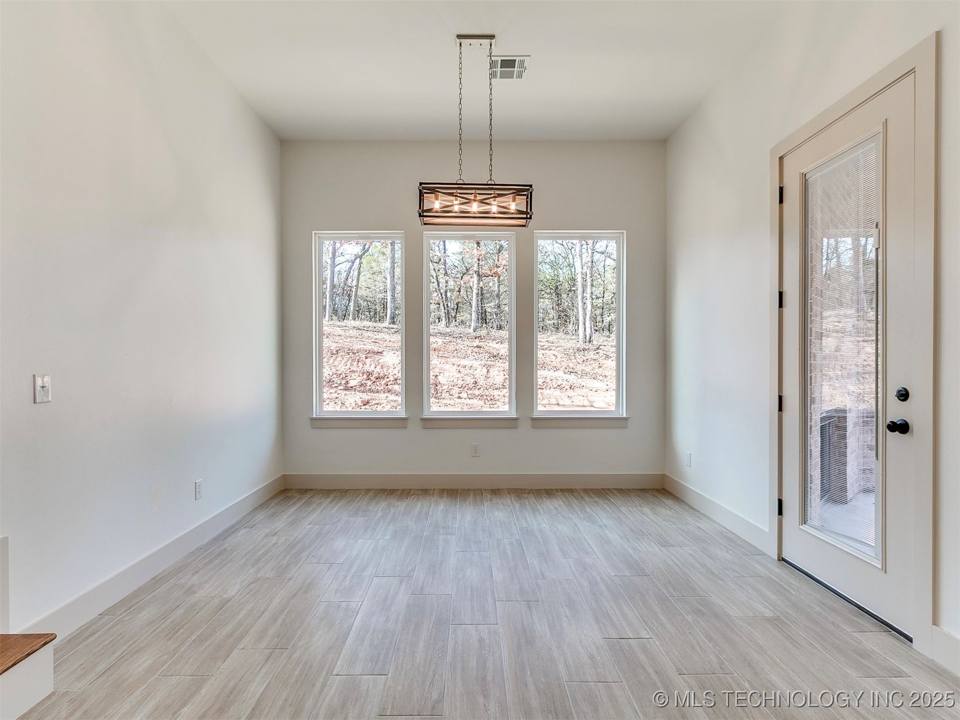 15919 Vernon Circle Property Photo 19