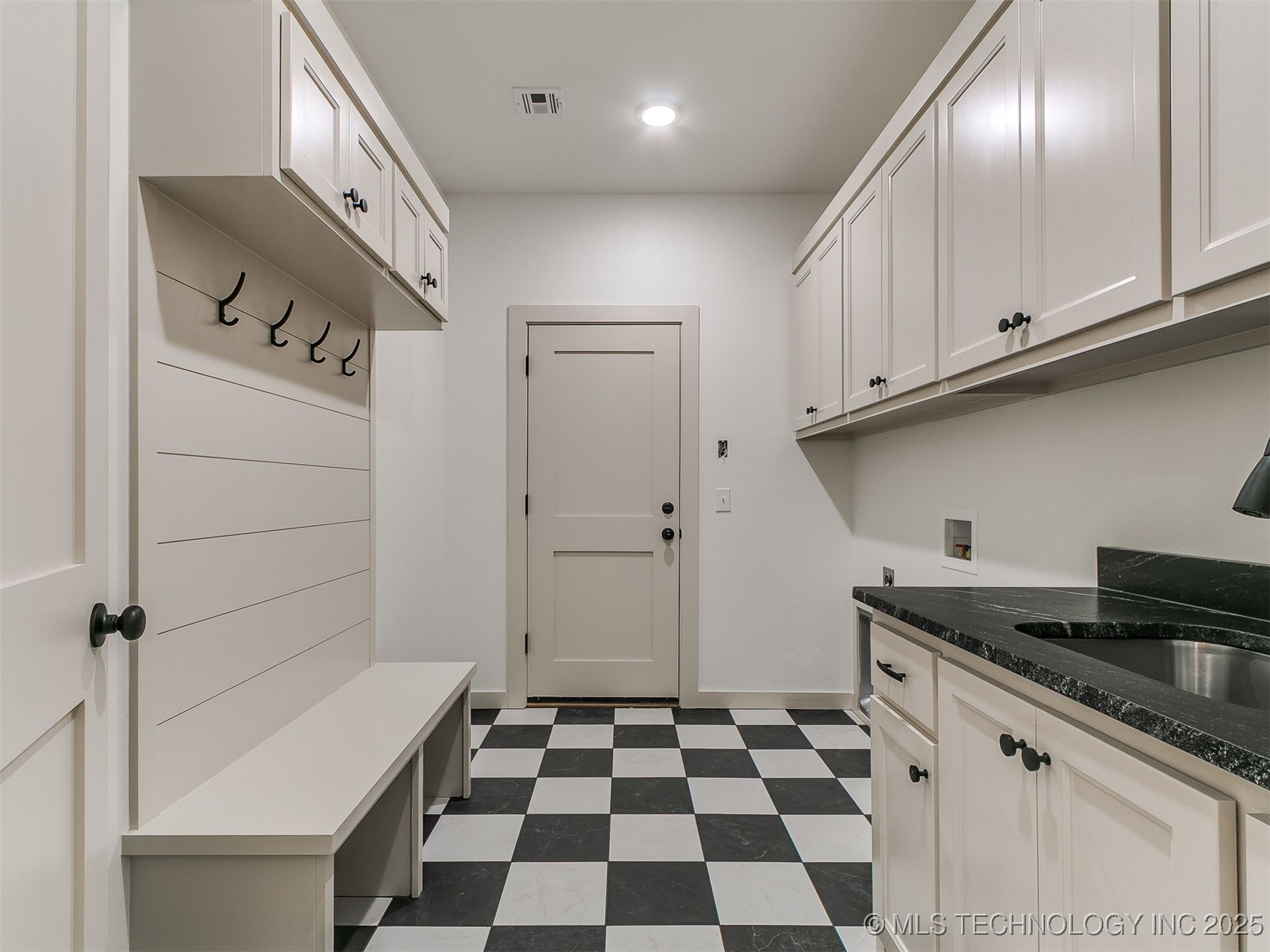 15919 Vernon Circle Property Photo 23