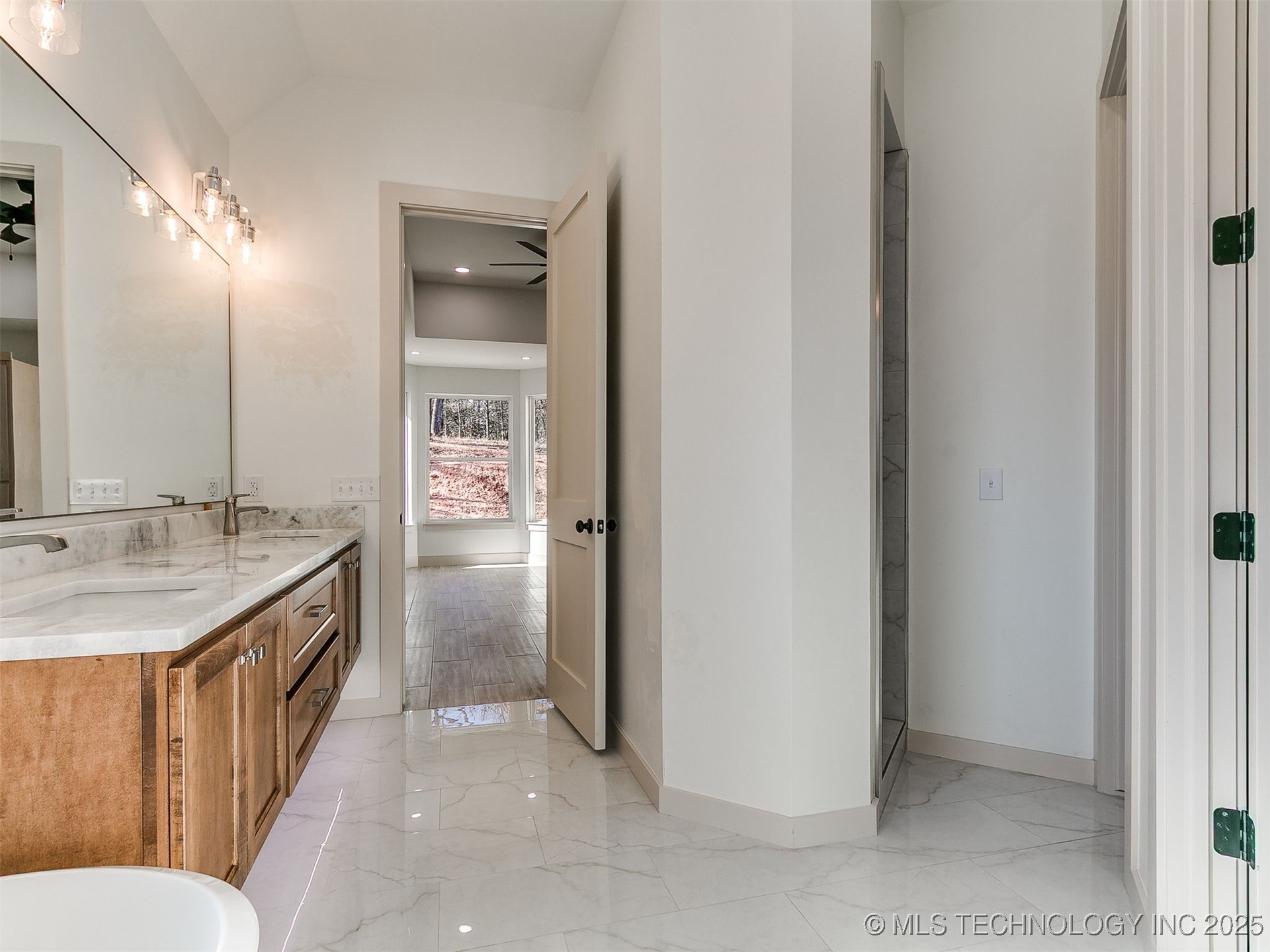 15919 Vernon Circle Property Photo 28